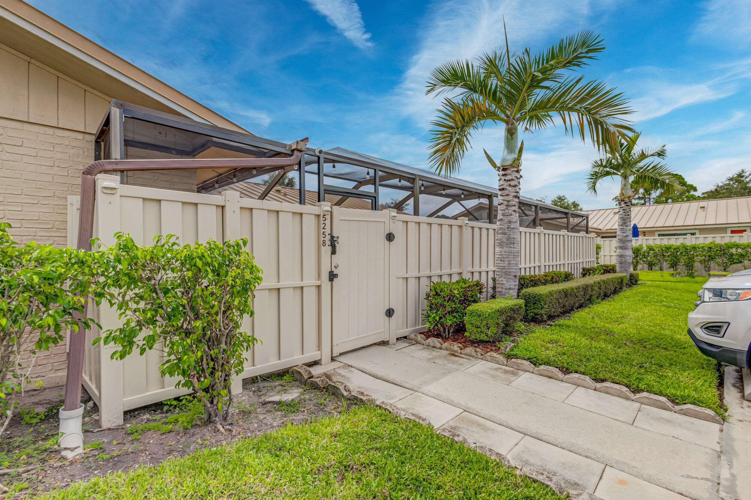 Palm Beach Gardens, FL 33418,5258 Eagle Lake DR