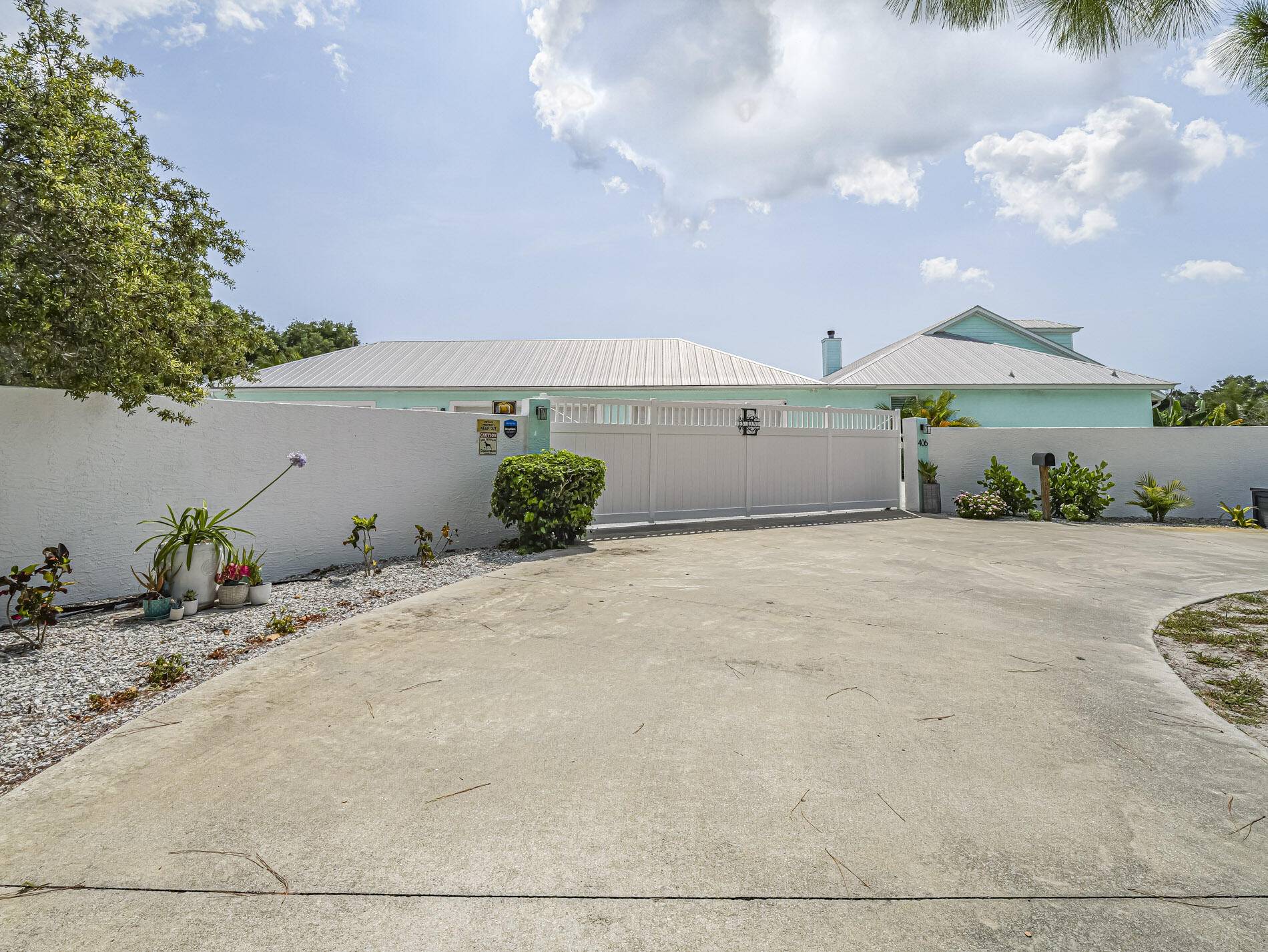 Vero Beach, FL 32962,406 9th CT