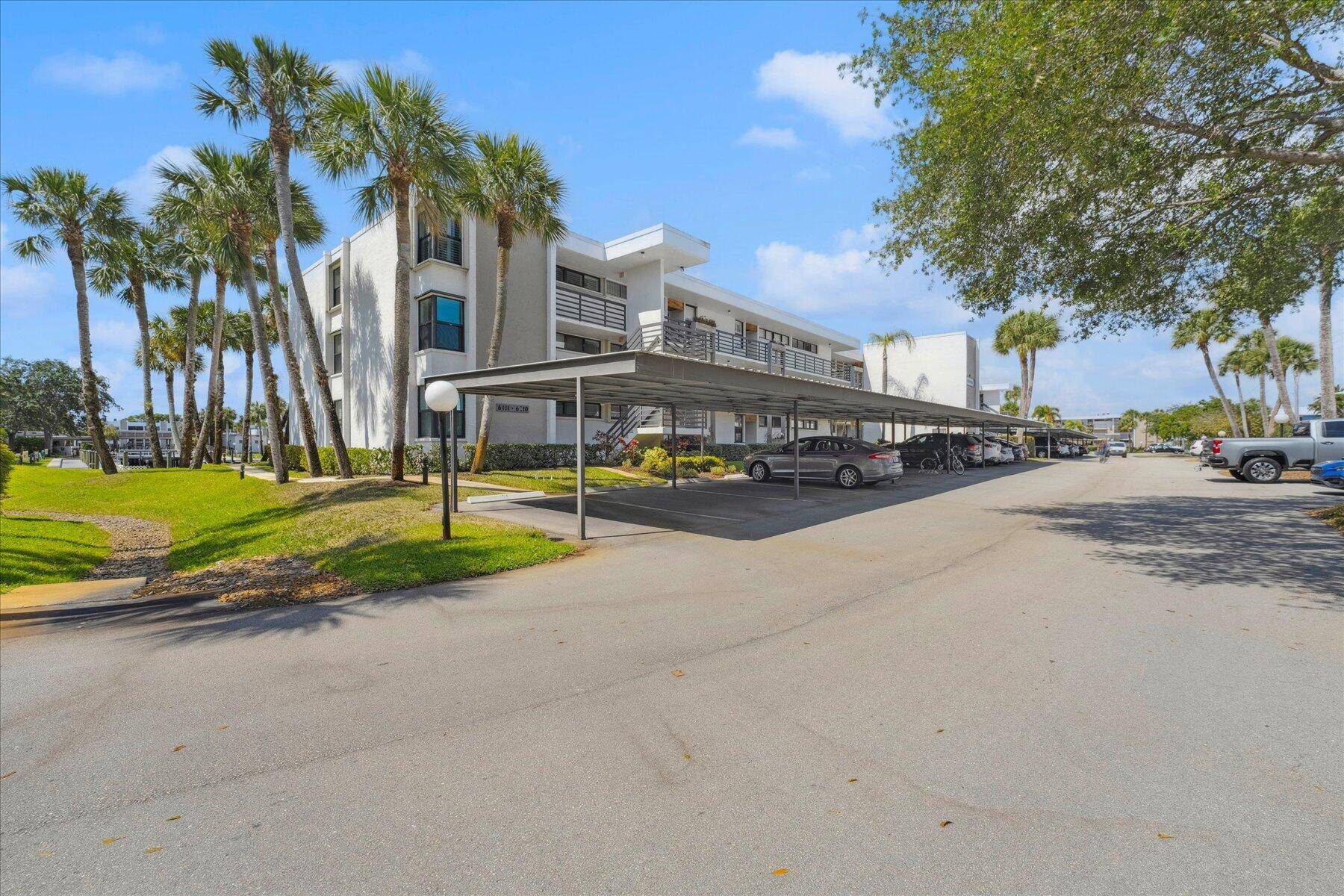 Stuart, FL 34994,1950 SW Palm City RD 6-202