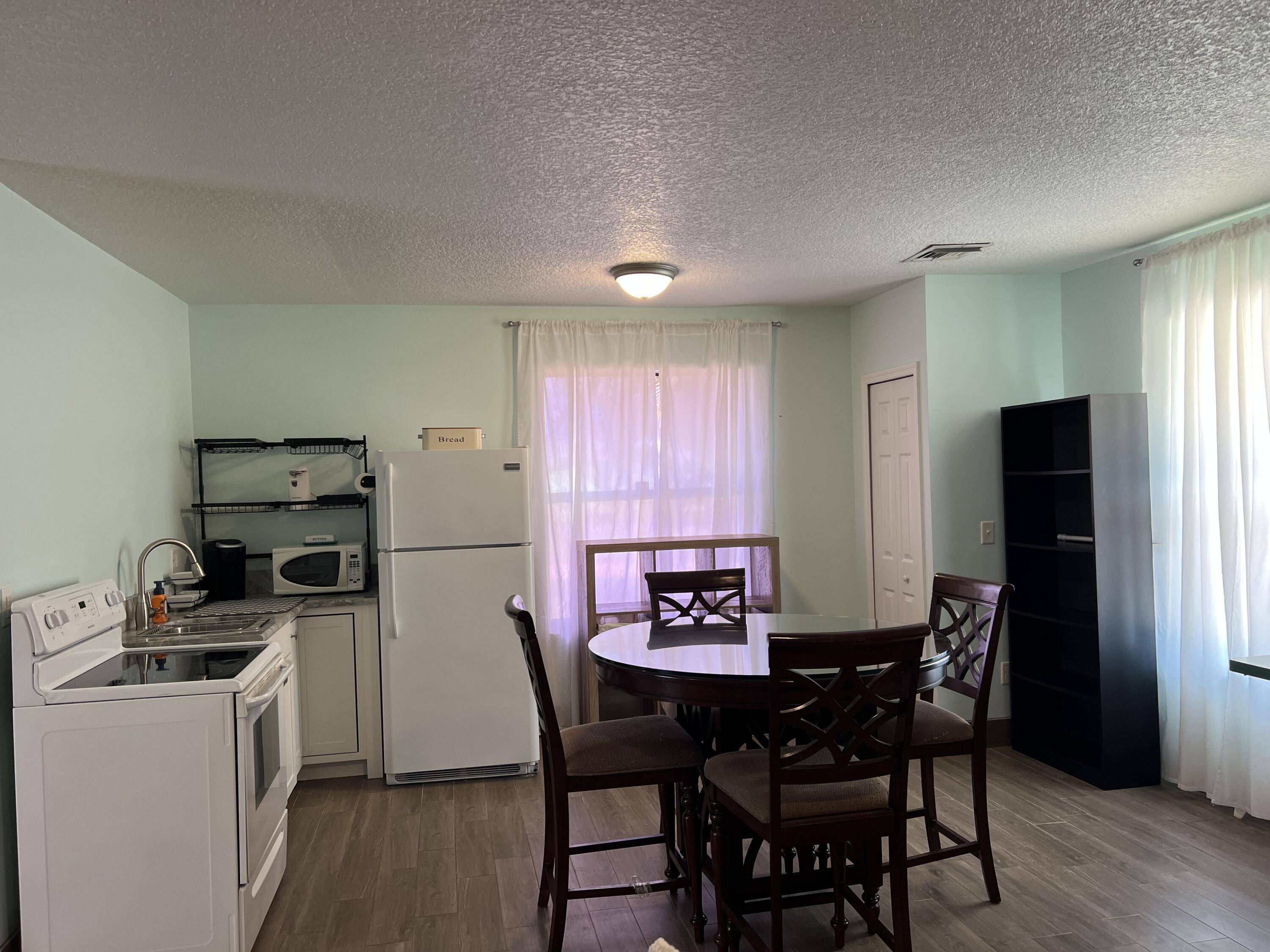 Fort Pierce, FL 34982,5706 Palmetto DR