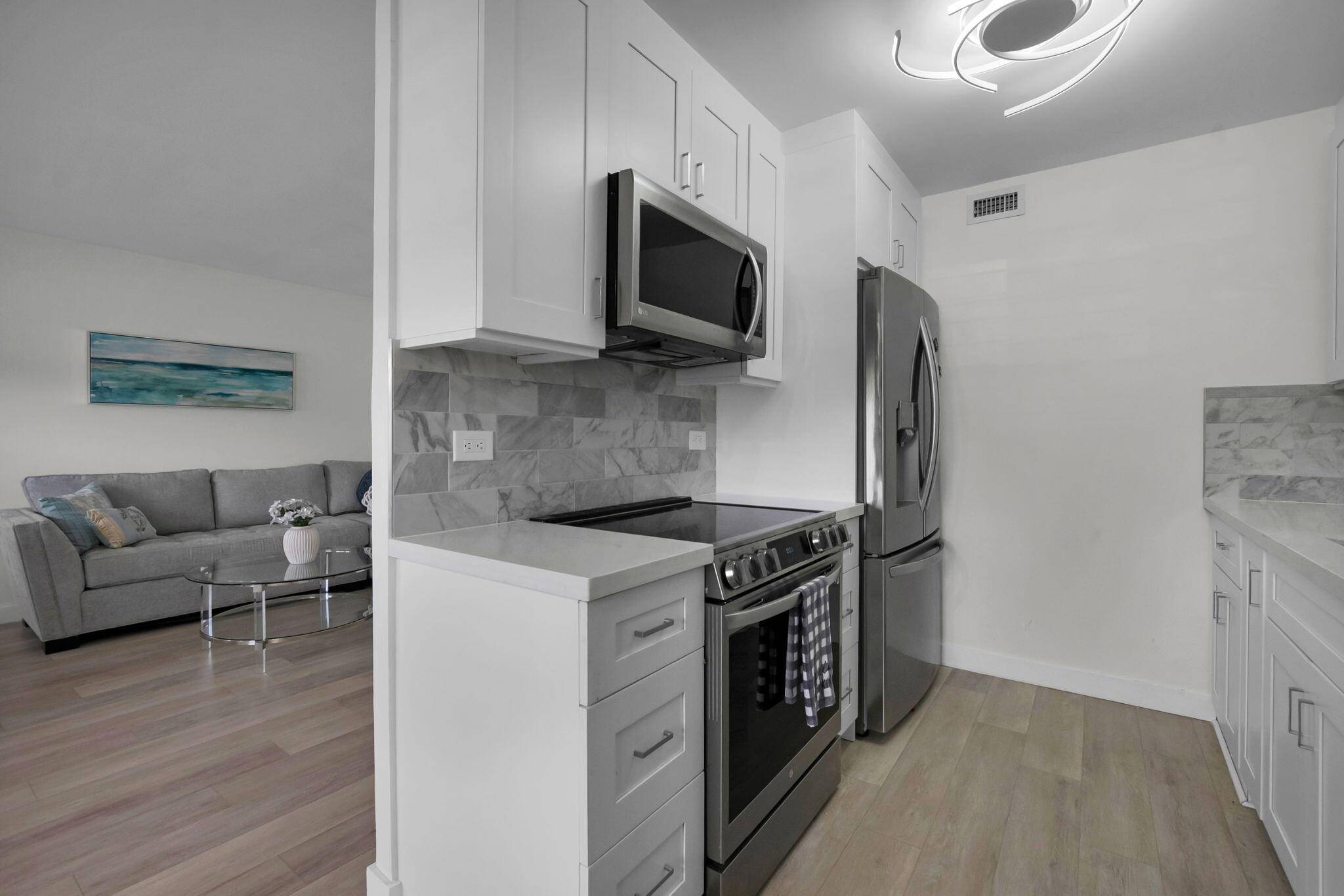 Boca Raton, FL 33434,1084 E Guildford