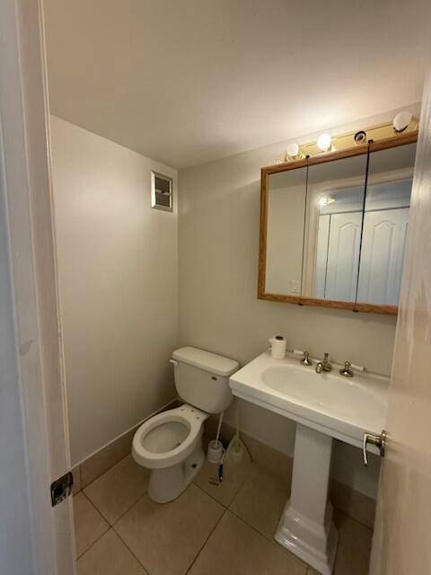 West Palm Beach, FL 33417,90 Andover D