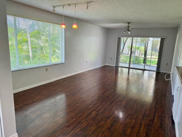 West Palm Beach, FL 33409,1101 Glenmoor DR