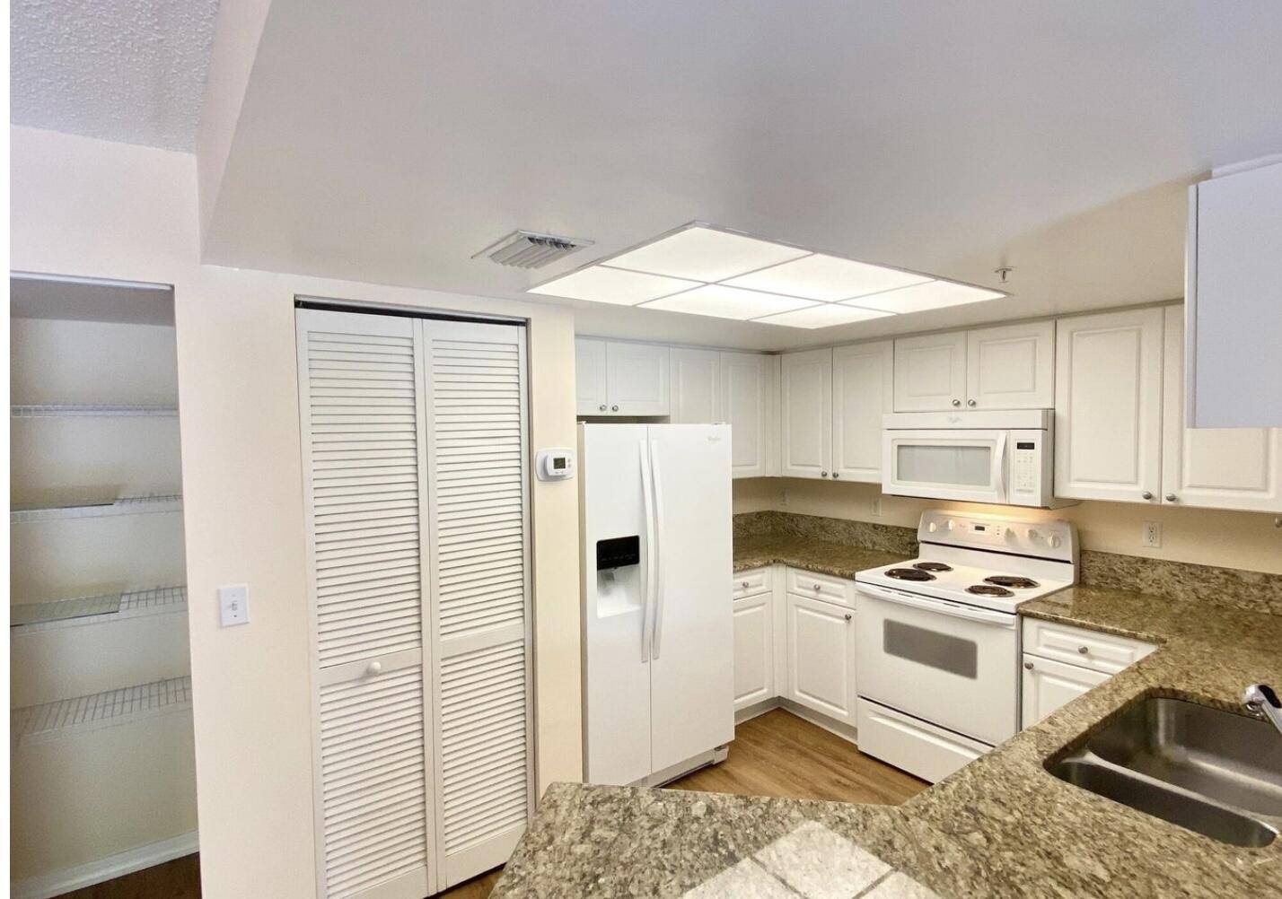 Royal Palm Beach, FL 33411,800 S Crestwood 806 CT 806
