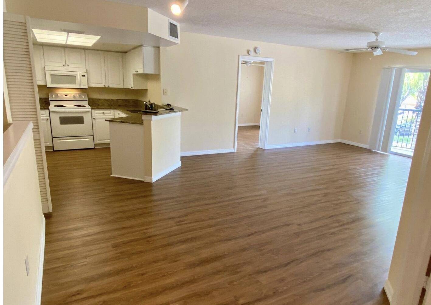Royal Palm Beach, FL 33411,800 S Crestwood 806 CT 806