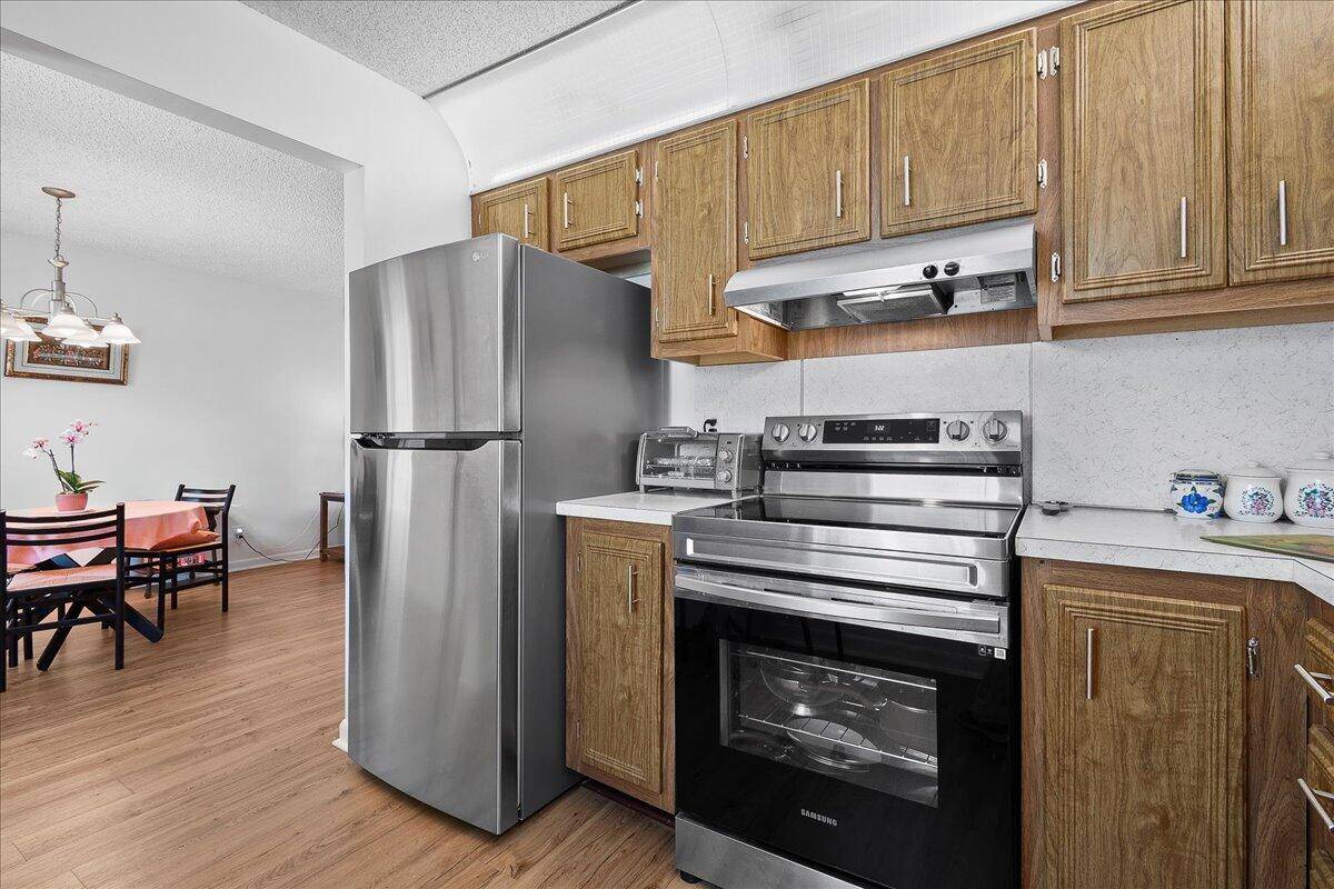 Lake Worth, FL 33467,884 Worcester LN