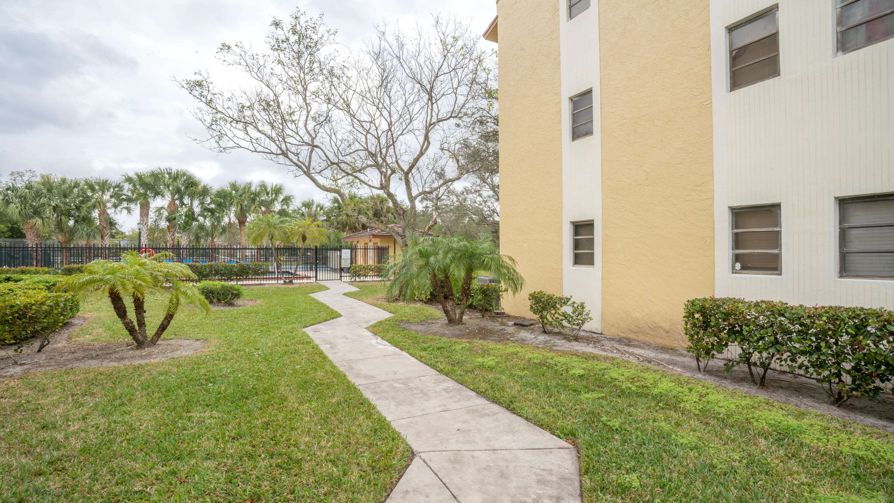 Coral Springs, FL 33071,2015 Coral Ridge DR 106