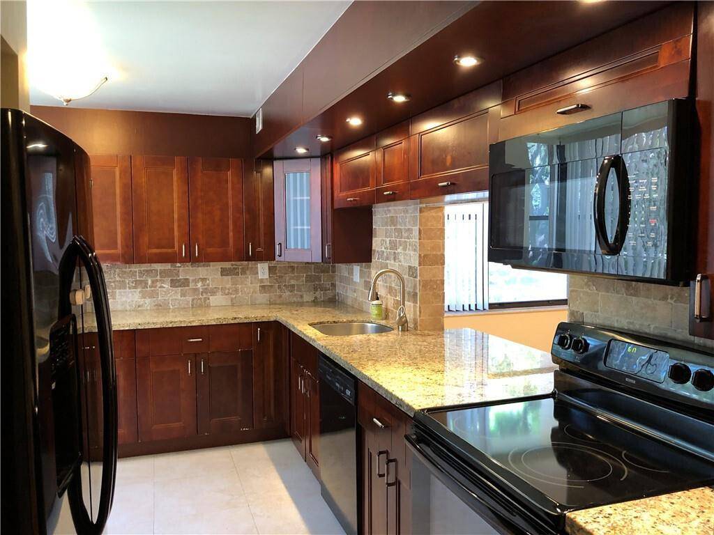 Plantation, FL 33317,6800 Cypress RD 215