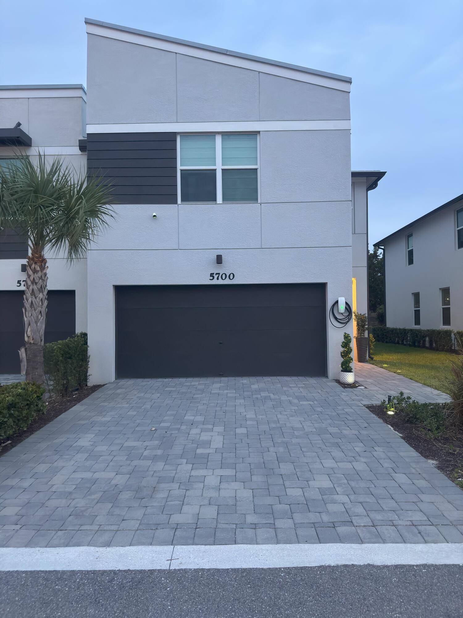 Mangonia Park, FL 33407,5700 Mentmore DR