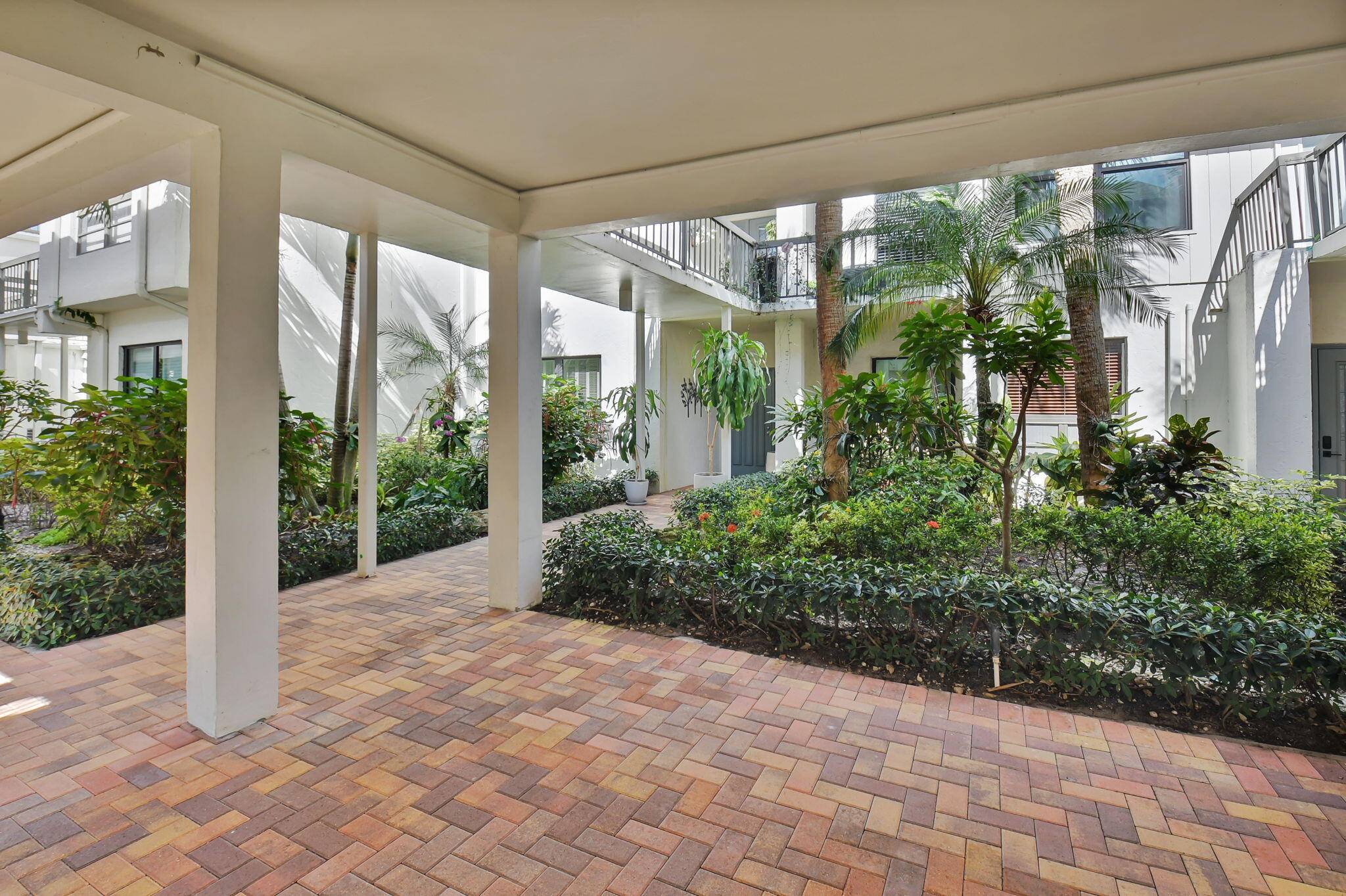 Delray Beach, FL 33445,730 Greensward CT 107-J