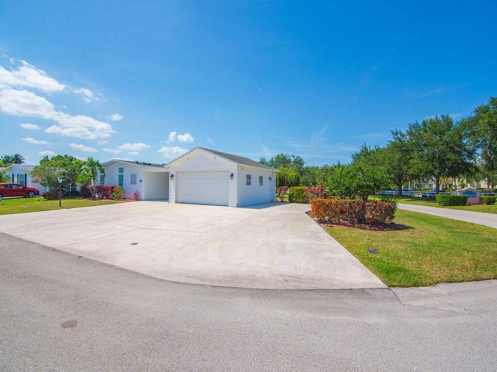 Port Saint Lucie, FL 34952,3700 Sandlace CT