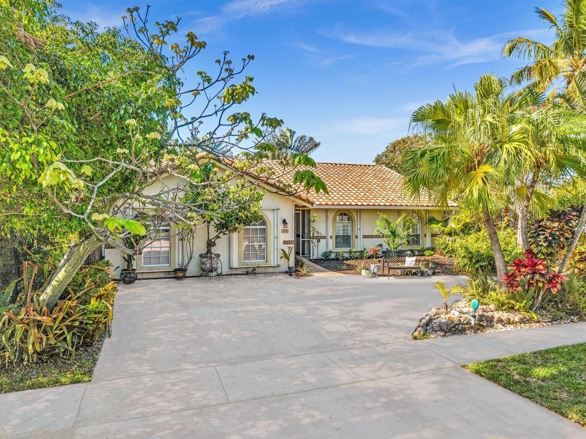 Boca Raton, FL 33487,498 Oregon LN