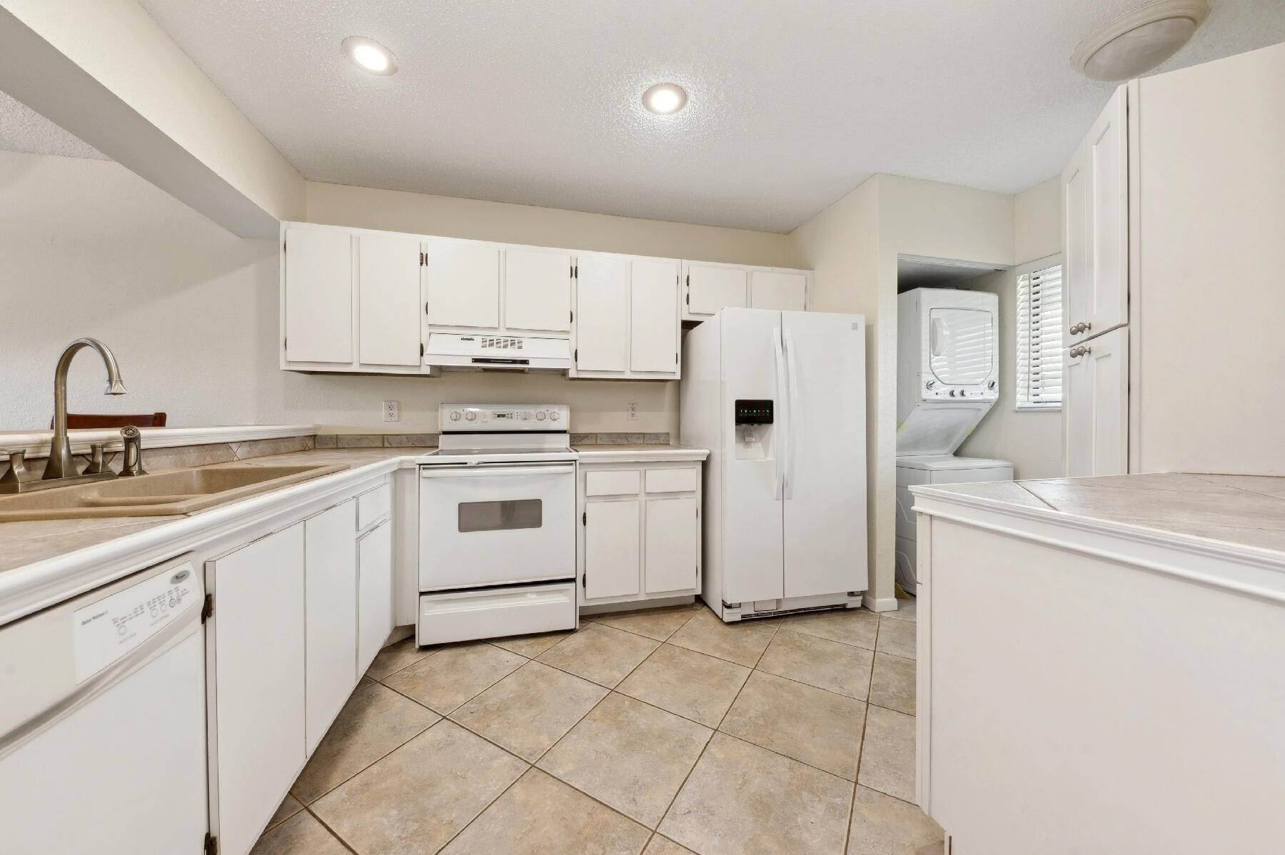 Boca Raton, FL 33487,159 NW 70th ST 608