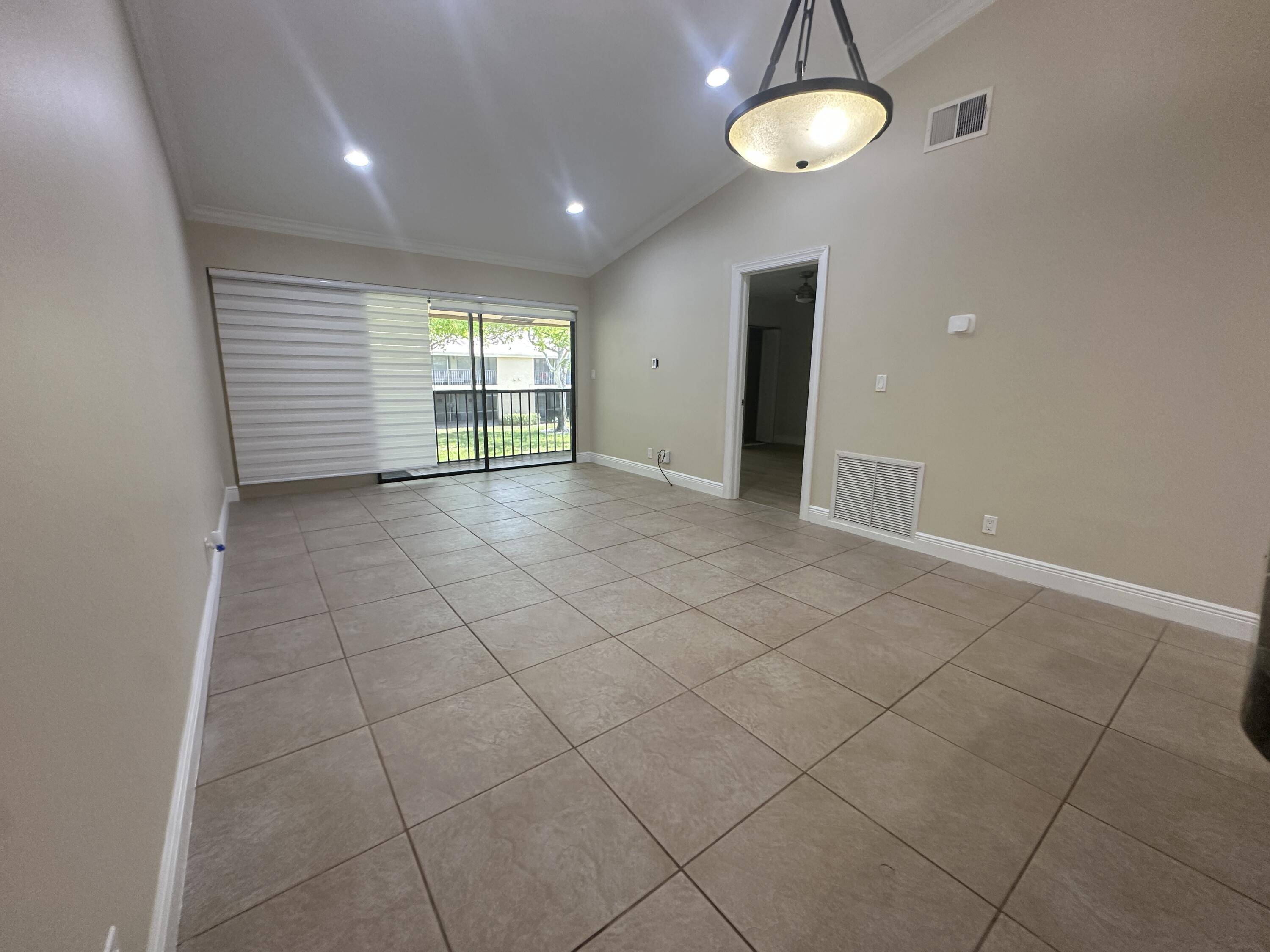 Boca Raton, FL 33431,3939 NE 5th AVE A206