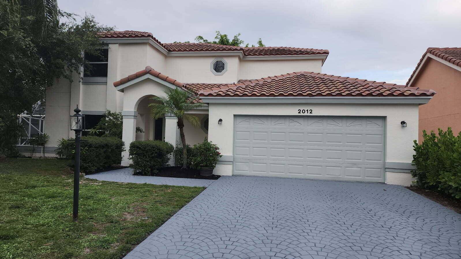 Wellington, FL 33414,2012 White Coral CT