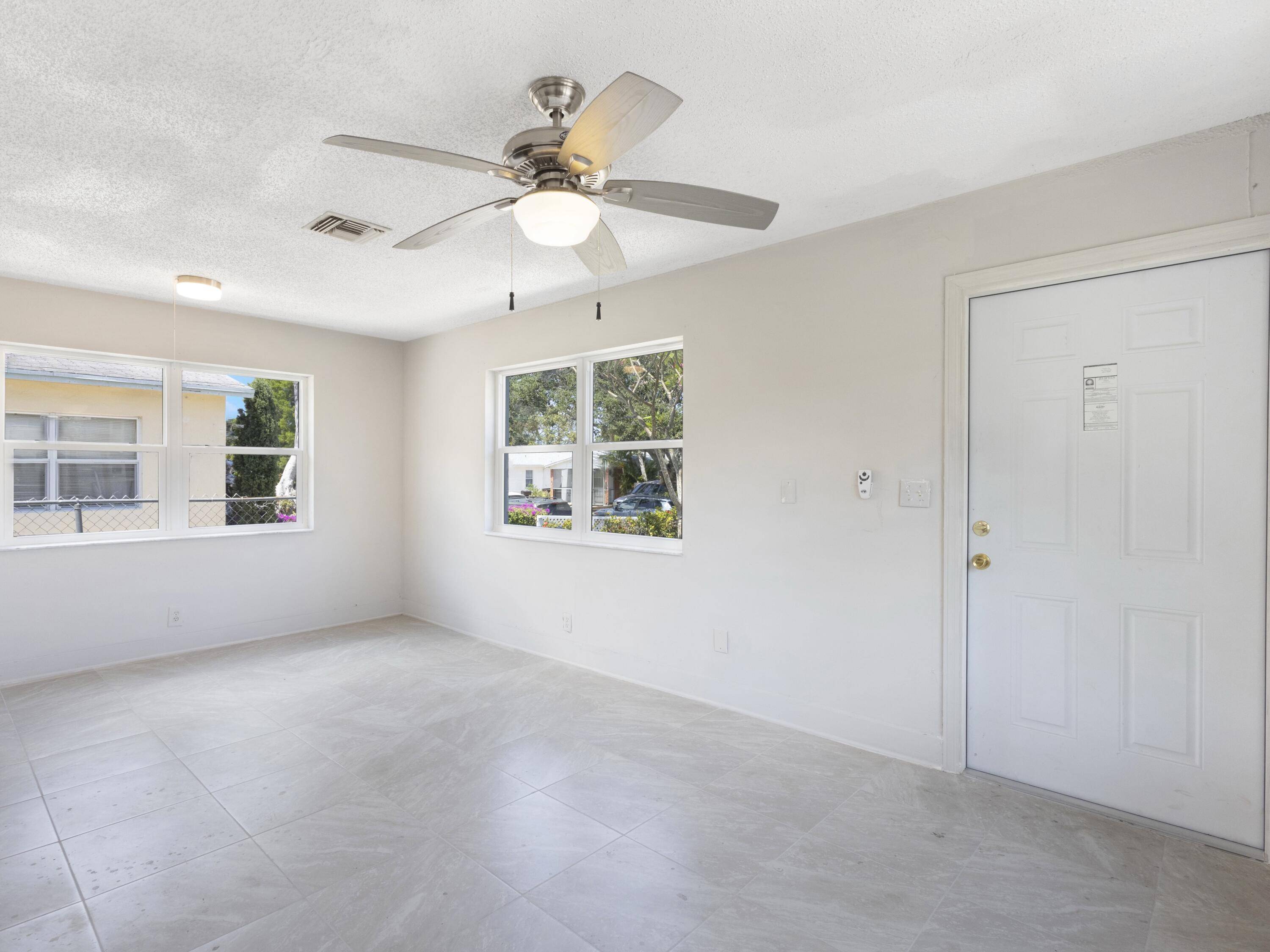 Lake Worth Beach, FL 33460,423 N F ST