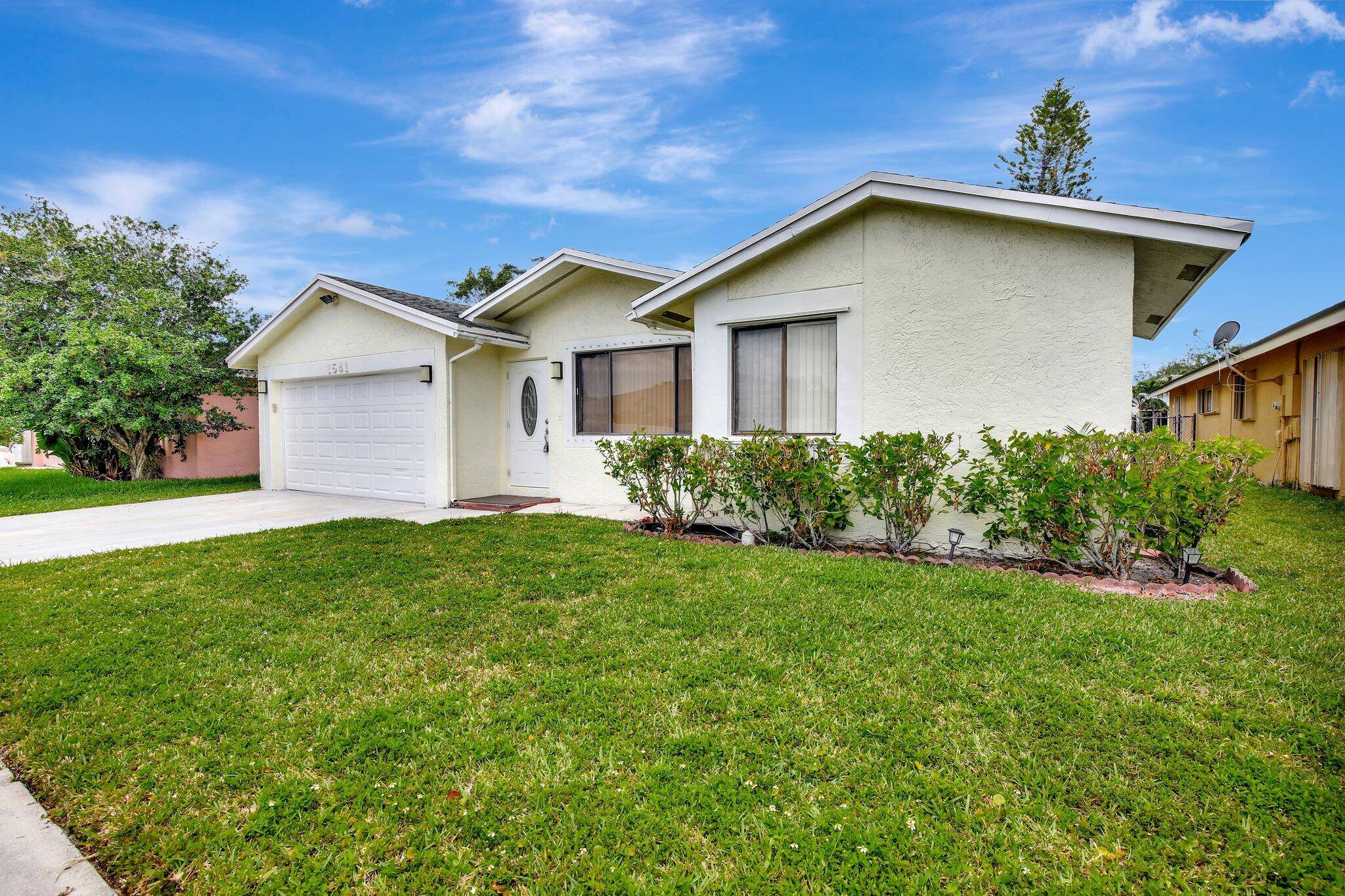 Davie, FL 33324,1541 SW 102nd TER