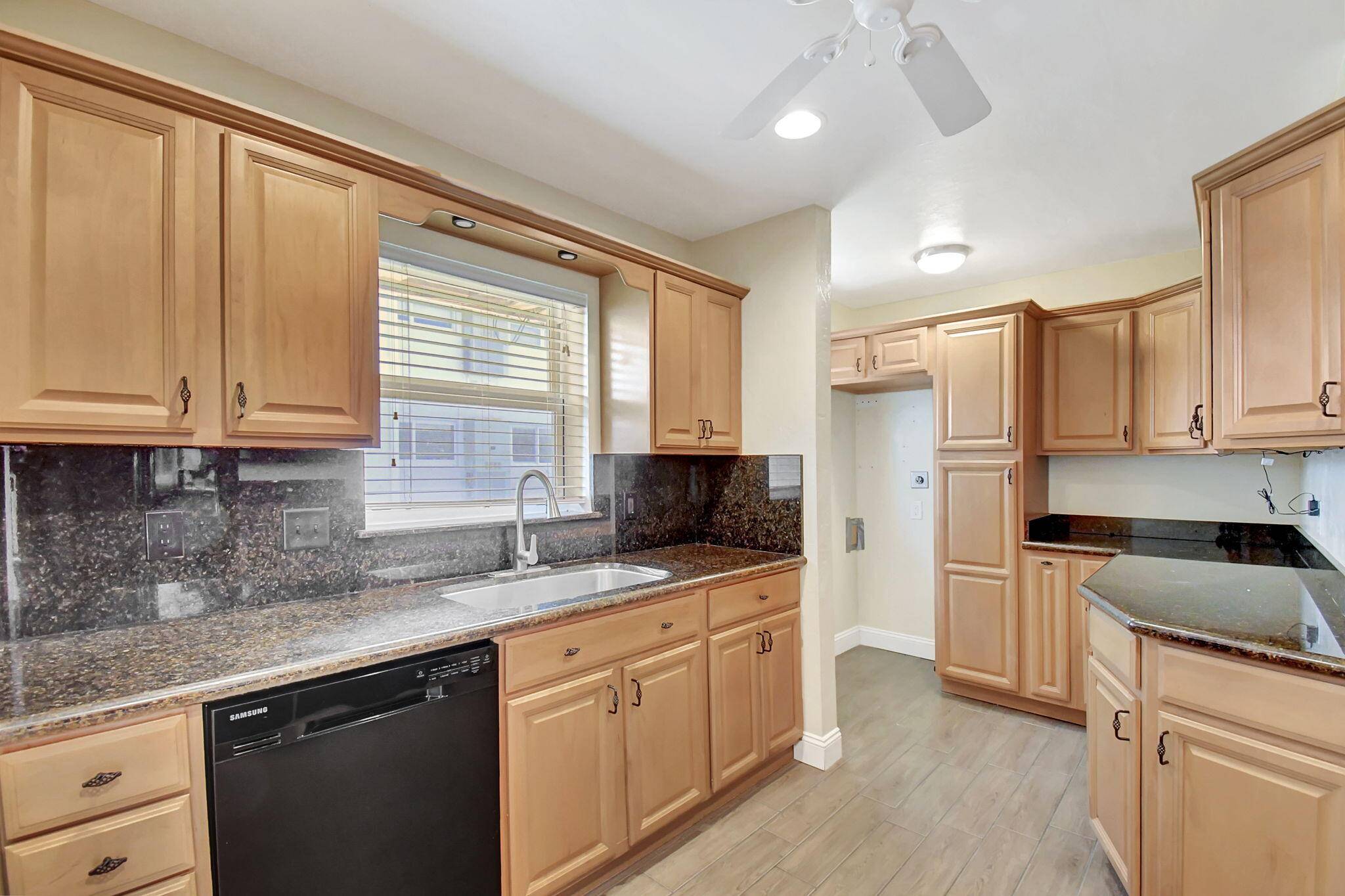 Lighthouse Point, FL 33064,2757 NE 29th AVE 4