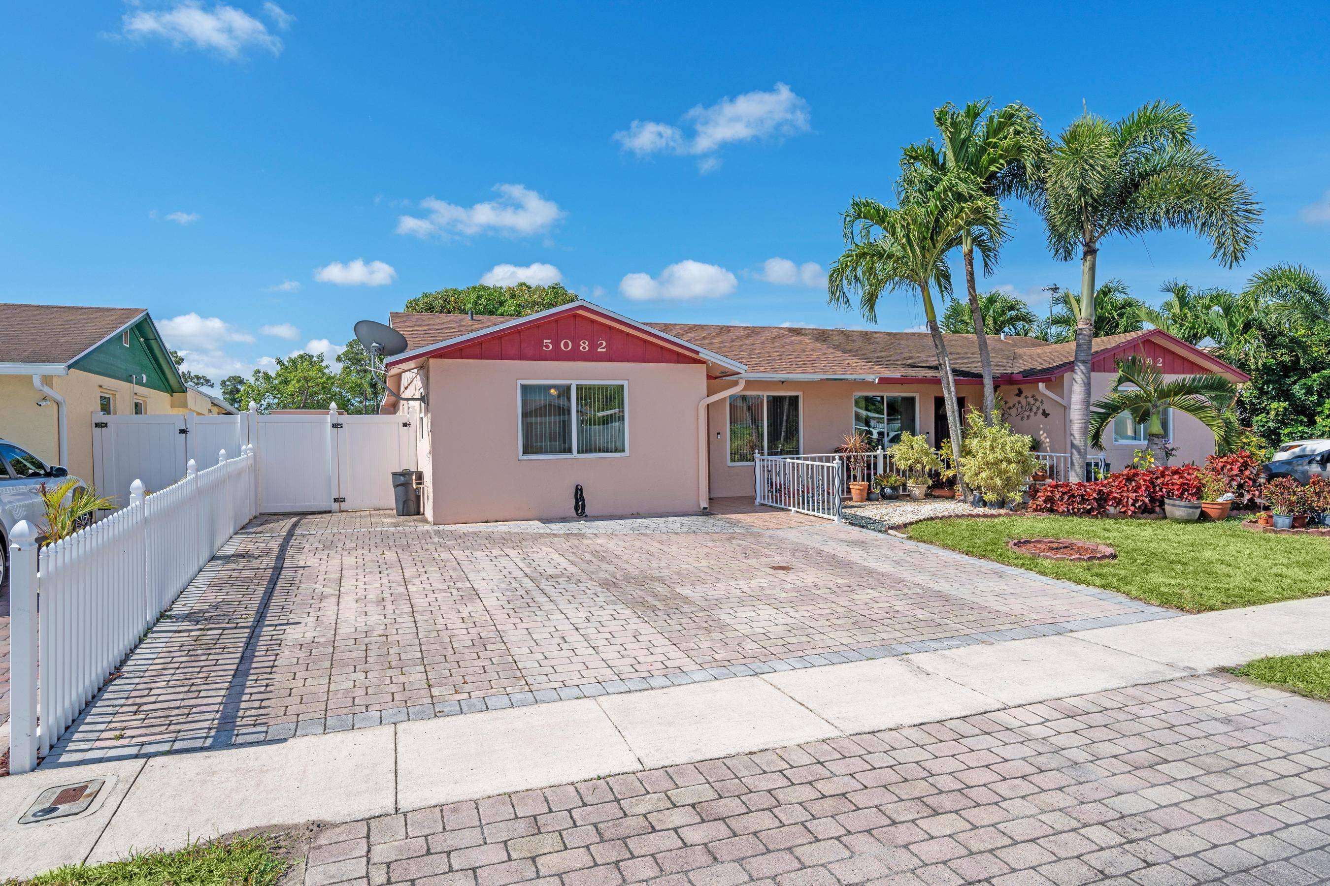 West Palm Beach, FL 33415,5082 Grant LN