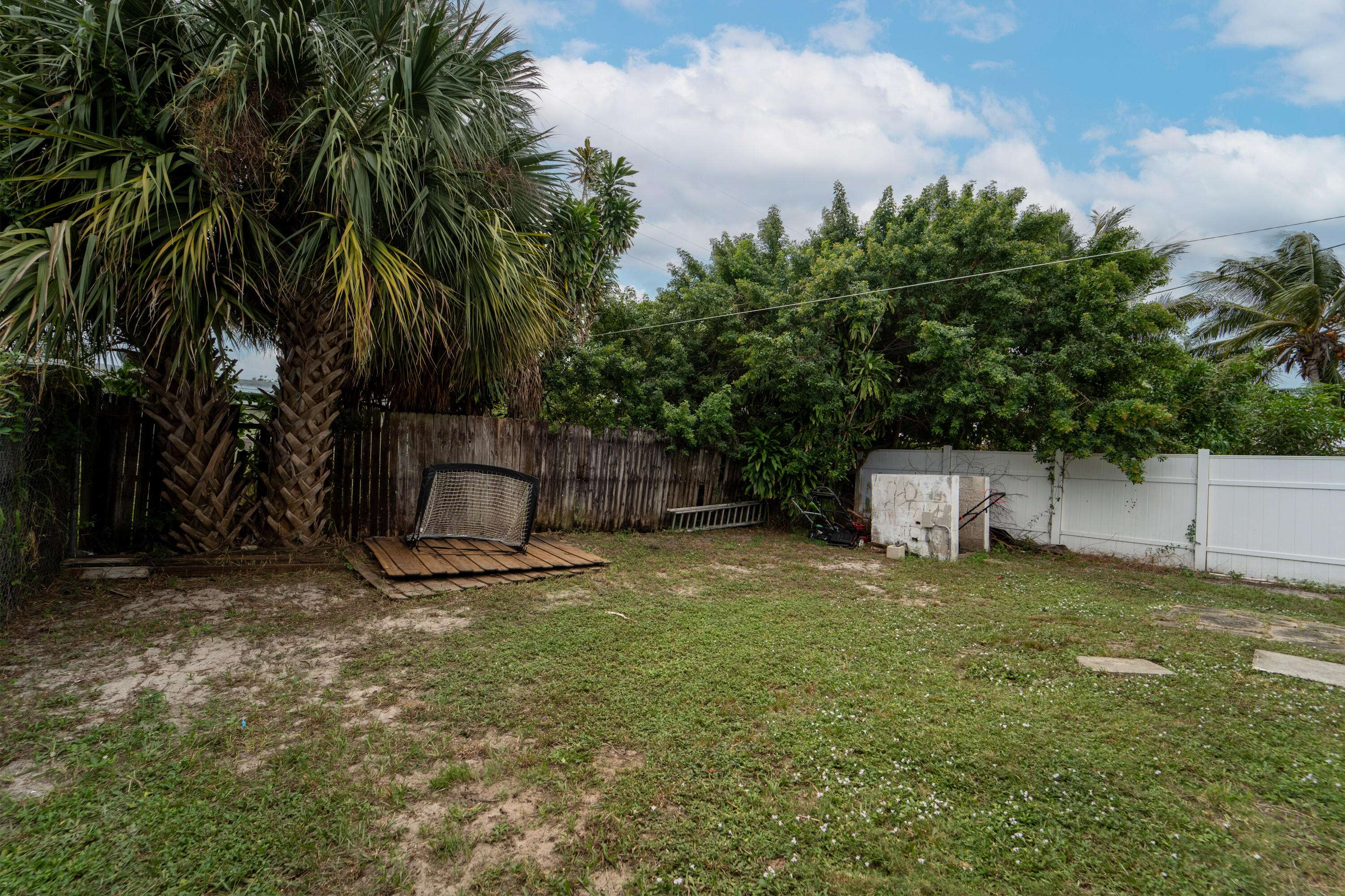 Lantana, FL 33462,1214 Peak RD