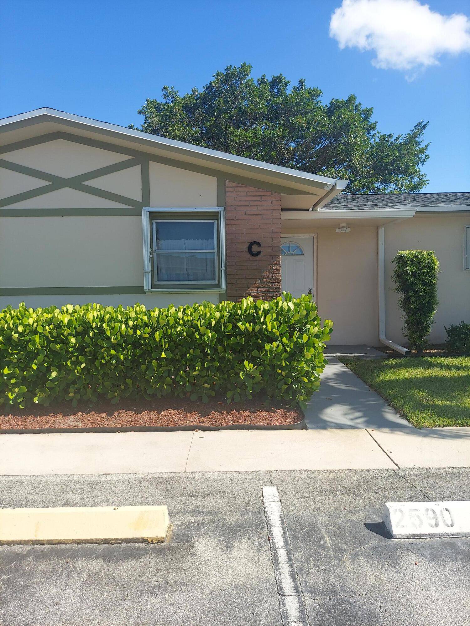 West Palm Beach, FL 33415,2590 E Barkley DR C