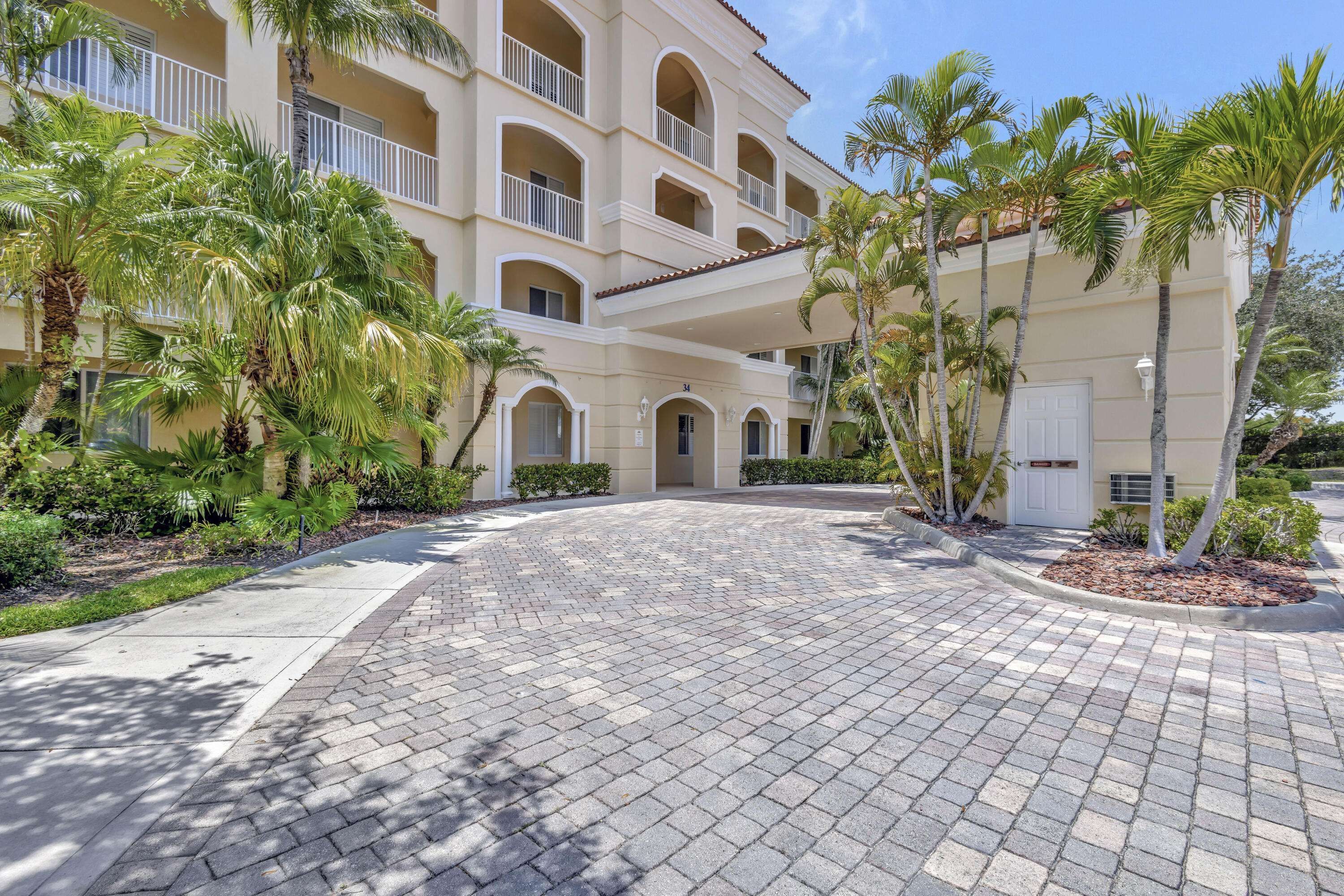 Fort Pierce, FL 34949,34 W Harbour Isle DR 205