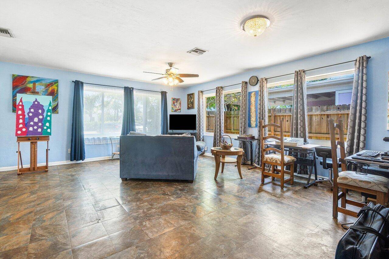 Lake Worth Beach, FL 33460,1405 N J TER