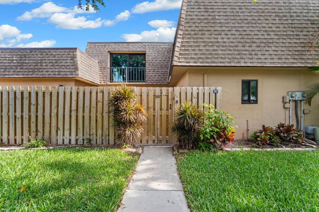Palm Springs, FL 33461,301 Waterview DR