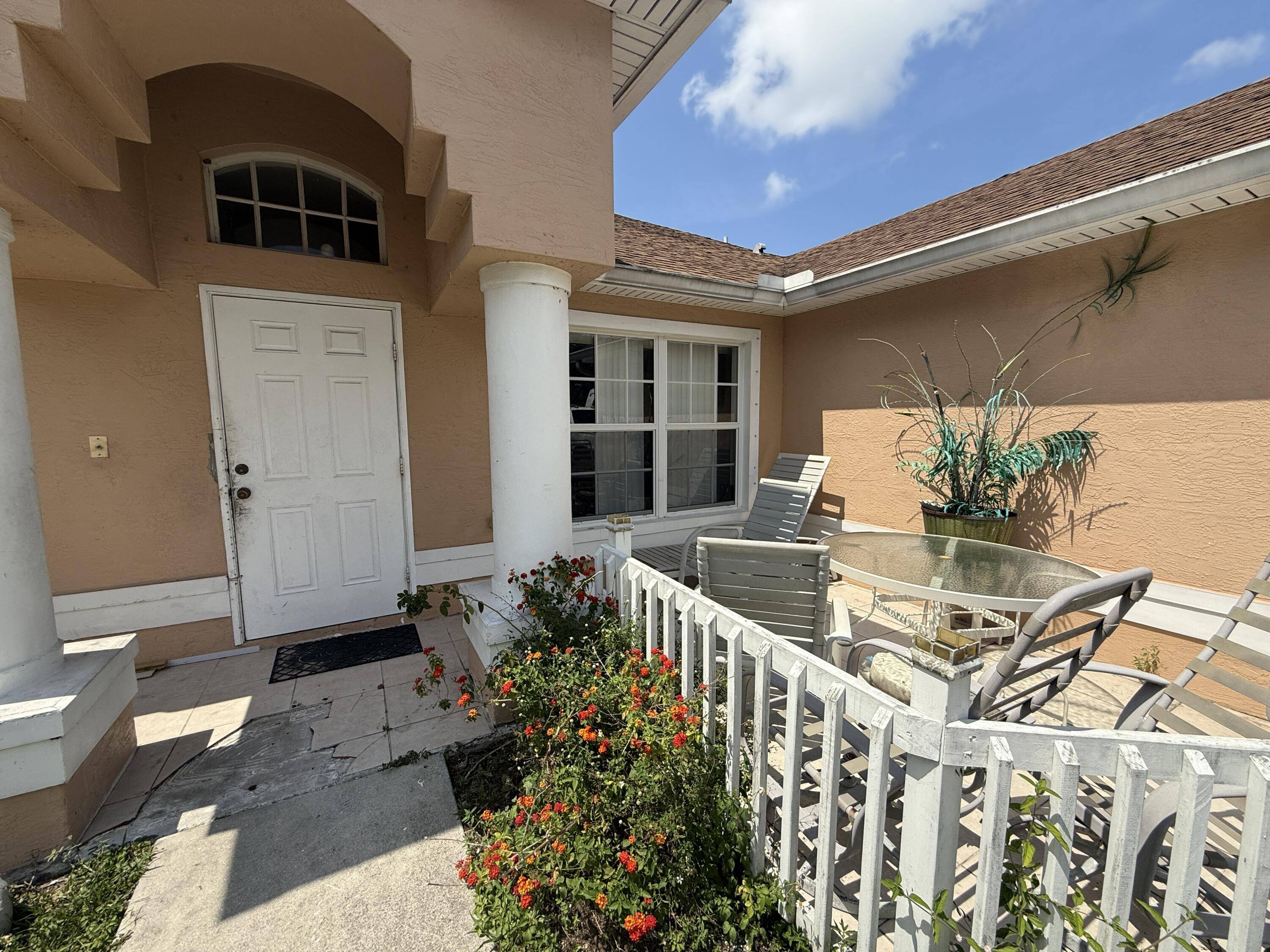 Port Saint Lucie, FL 34983,416 SE Calmoso DR