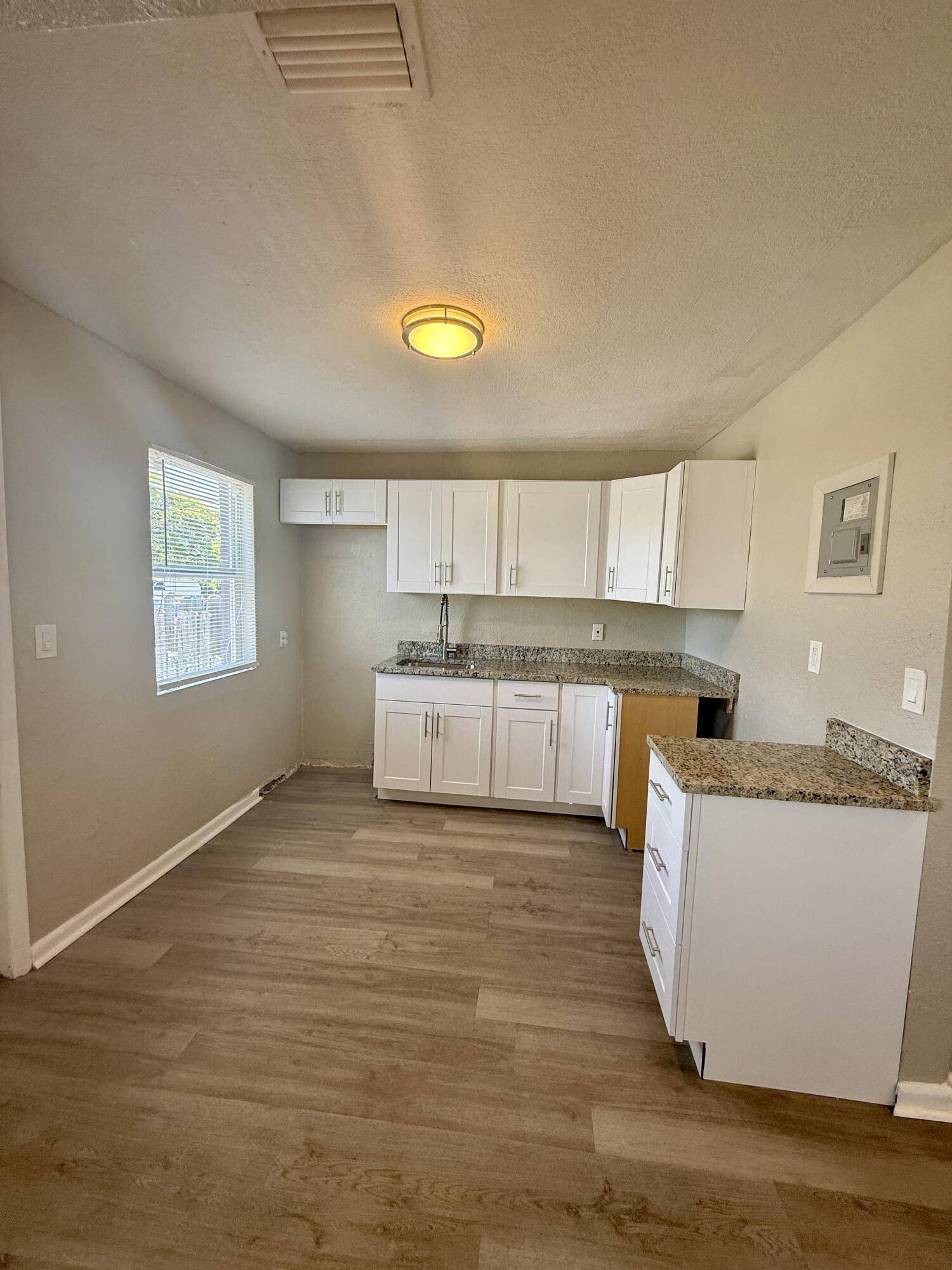 Riviera Beach, FL 33404,172 W 15th ST