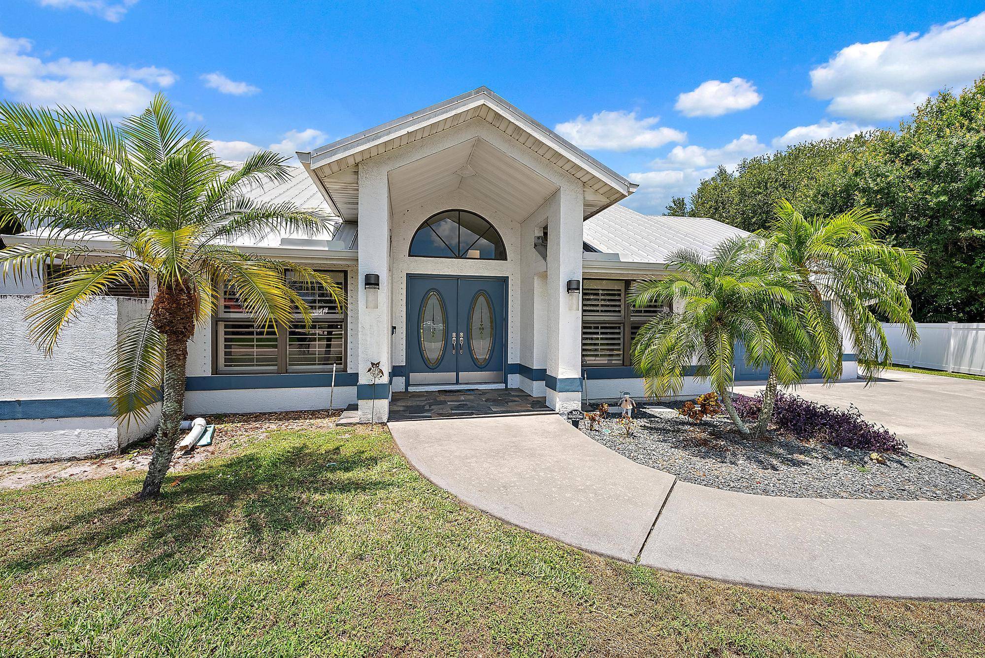 Port Saint Lucie, FL 34984,407 SE Duff CT
