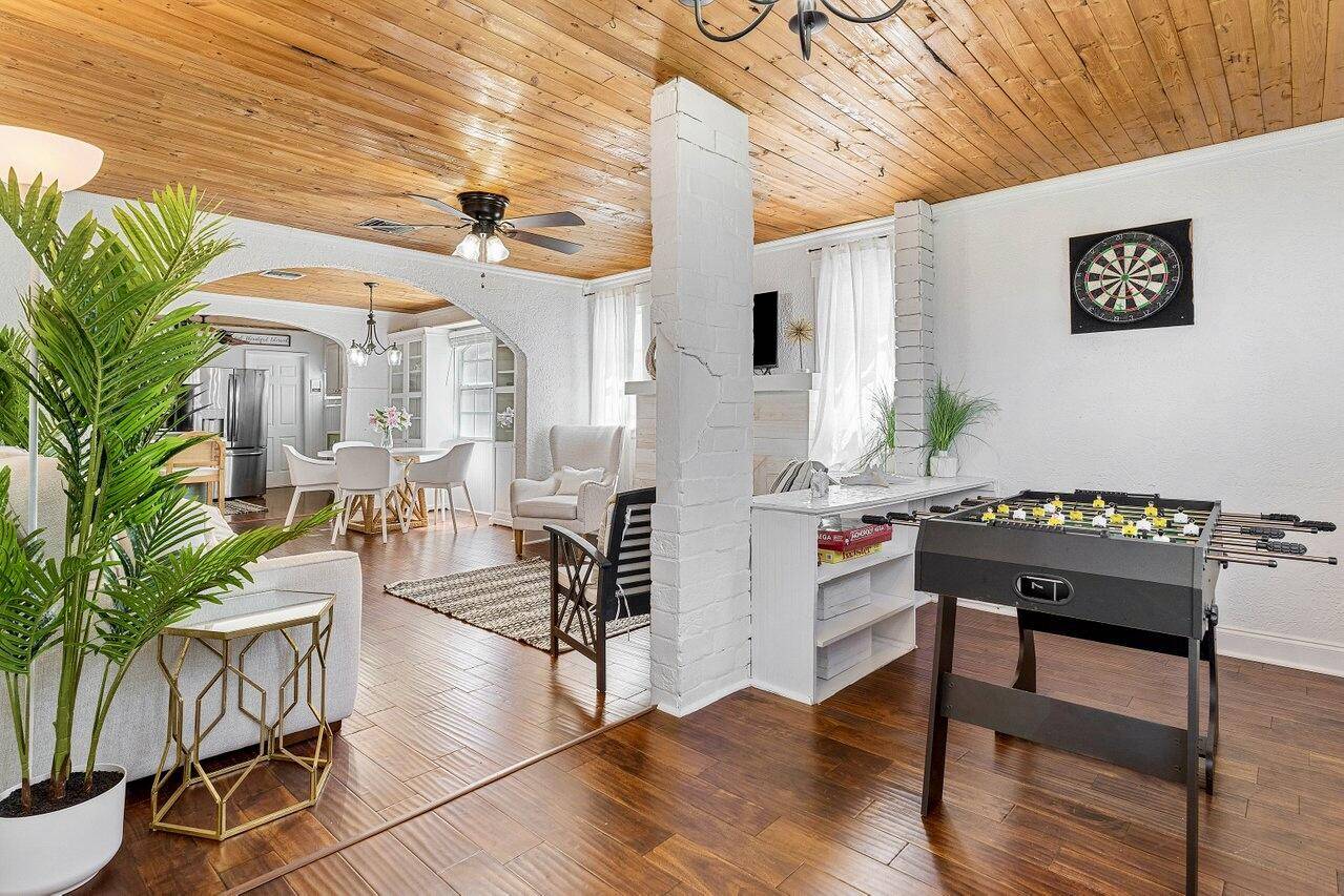 West Palm Beach, FL 33405,722 Valley Forge RD