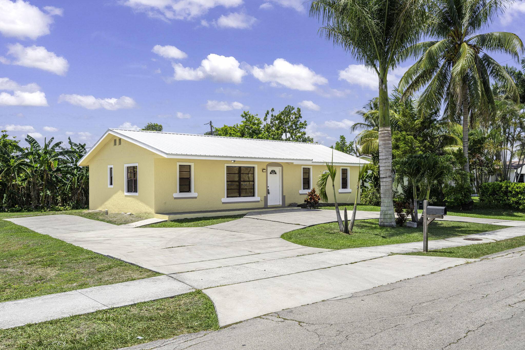 Belle Glade, FL 33430,1332 SW G