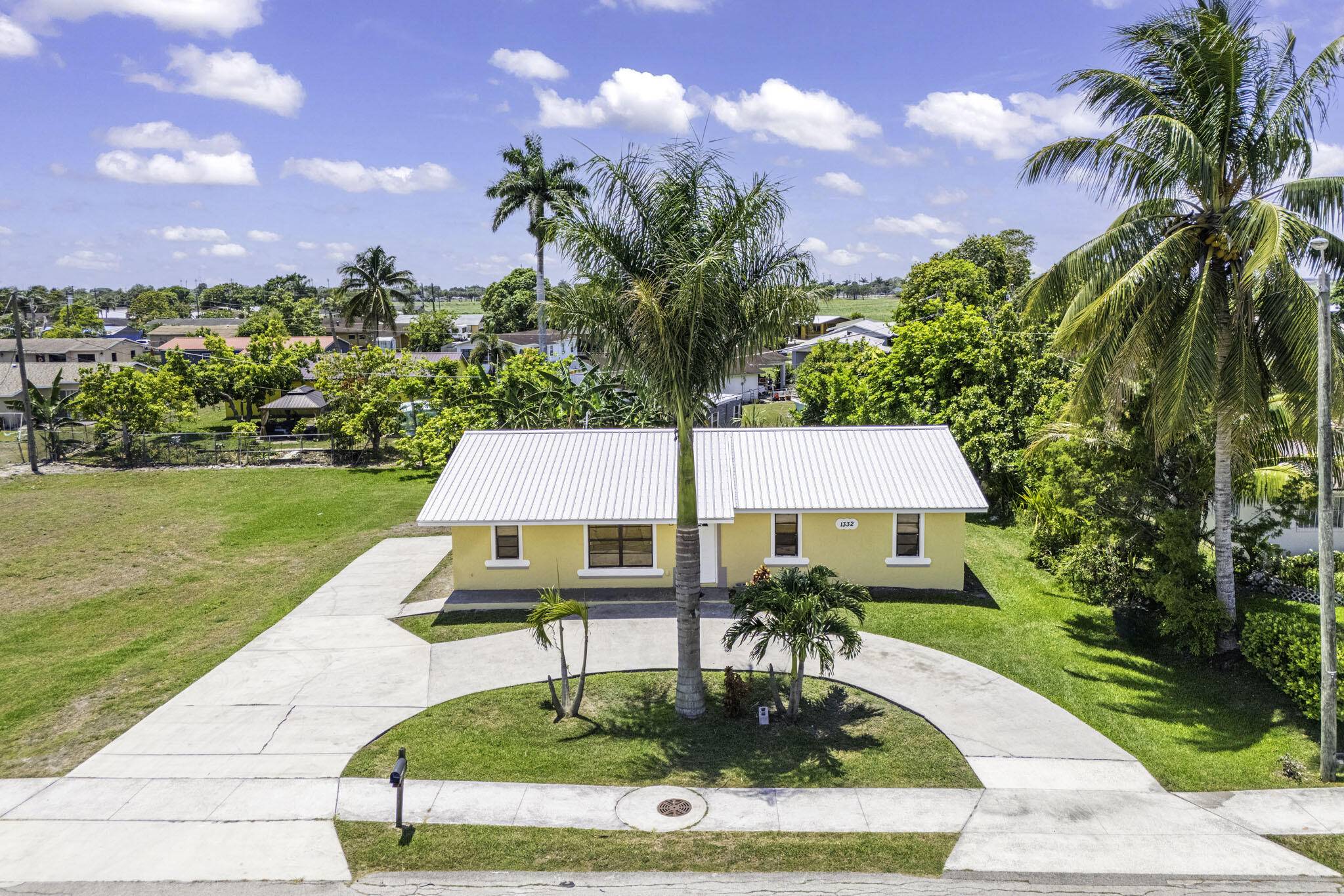 Belle Glade, FL 33430,1332 SW G