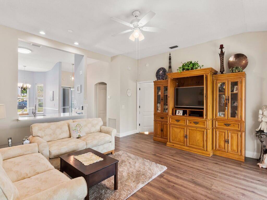 Port Saint Lucie, FL 34986,470 NW Gibraltar CT