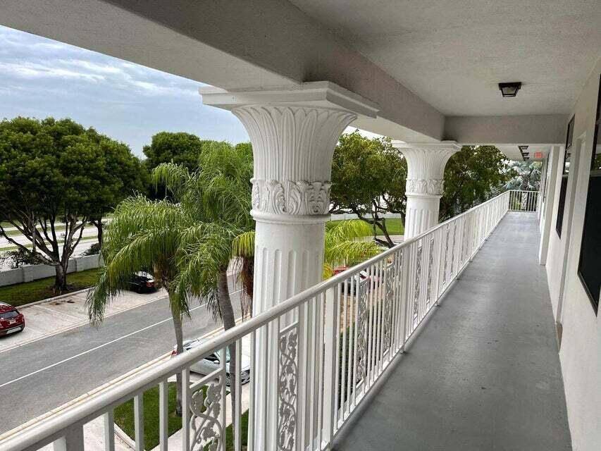 West Palm Beach, FL 33401,3710 Whitehall DR 304