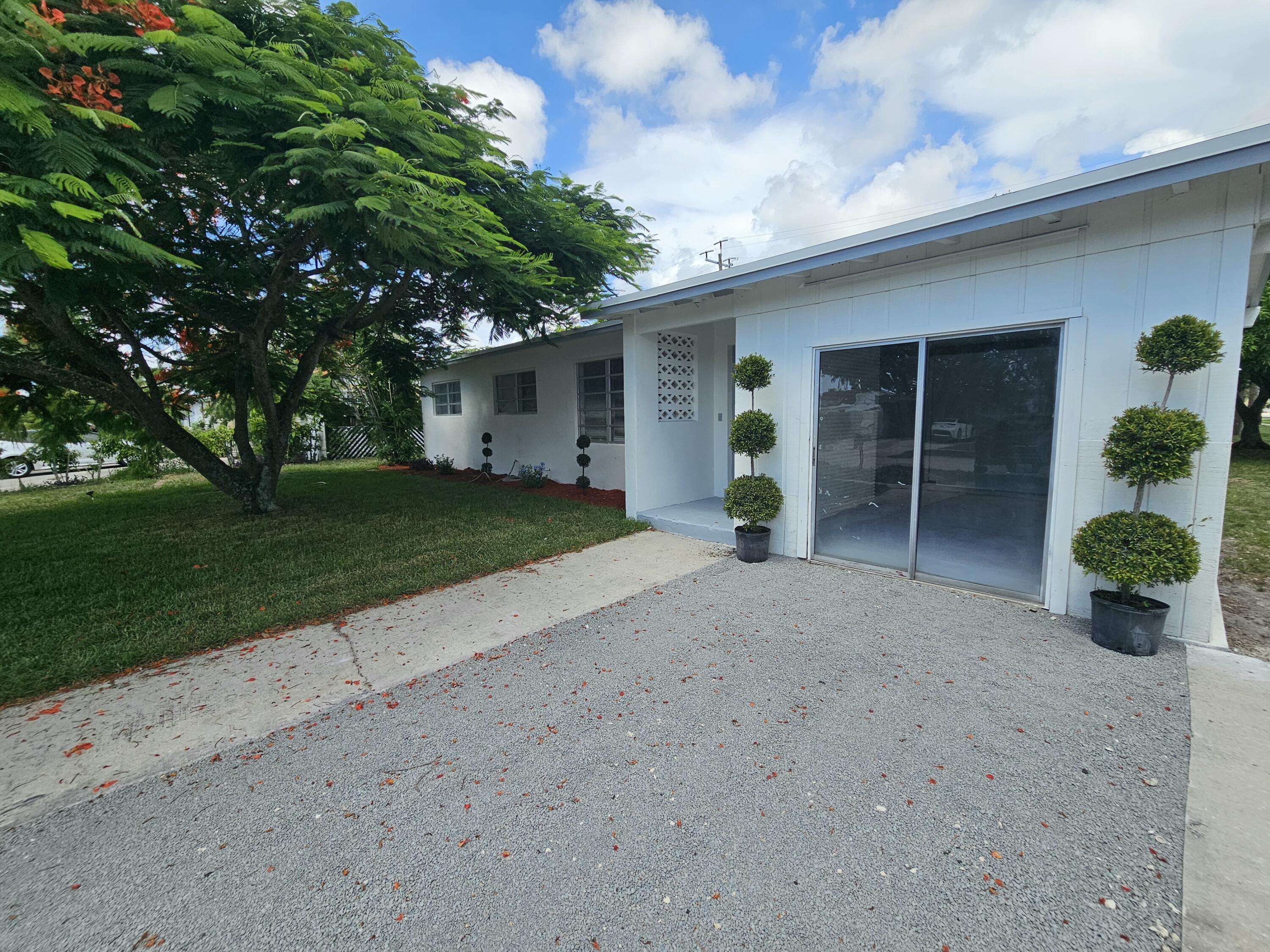 Palm Springs, FL 33461,99 Henthorne DR