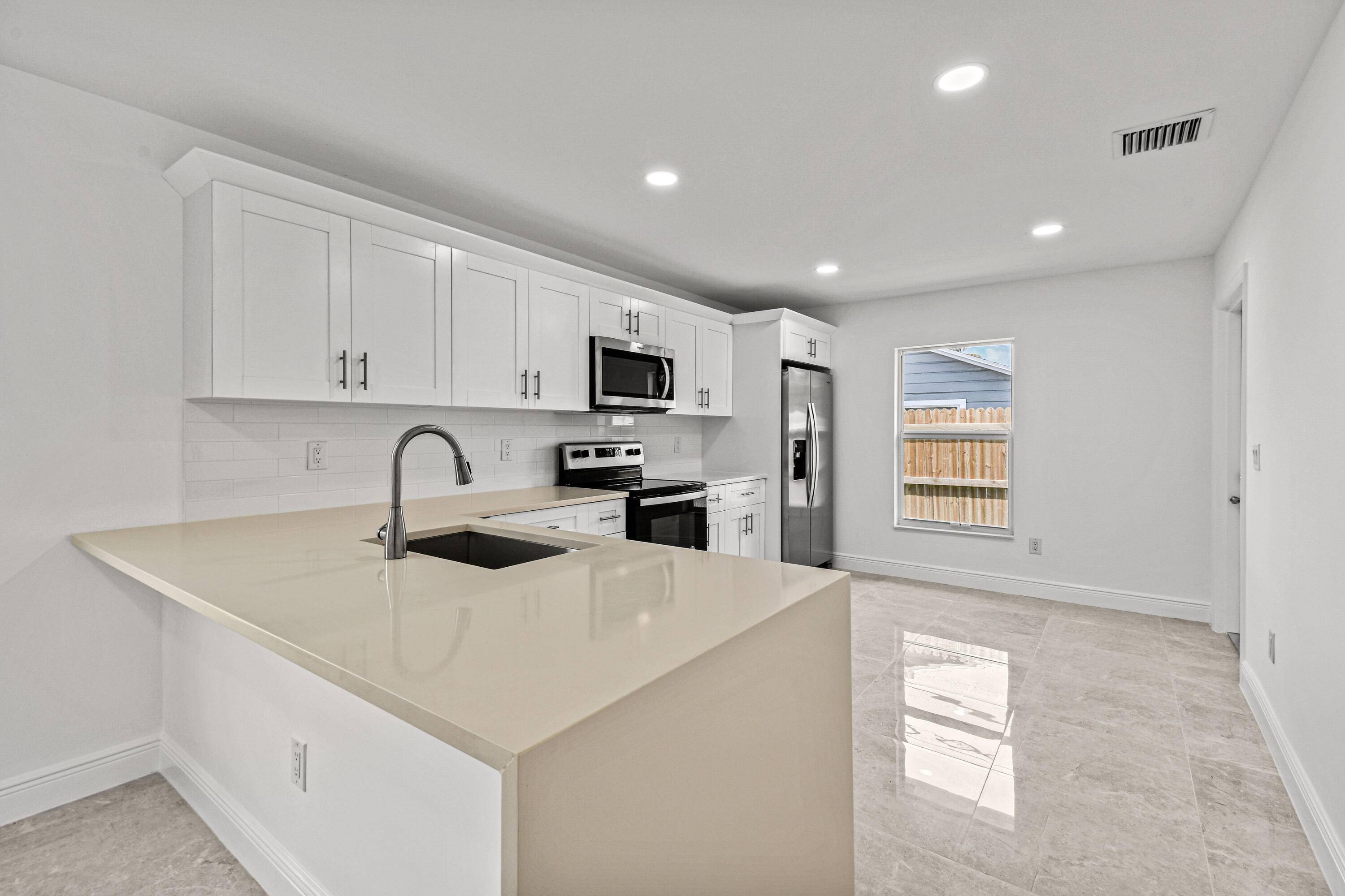 West Palm Beach, FL 33405,427 Barnett ST