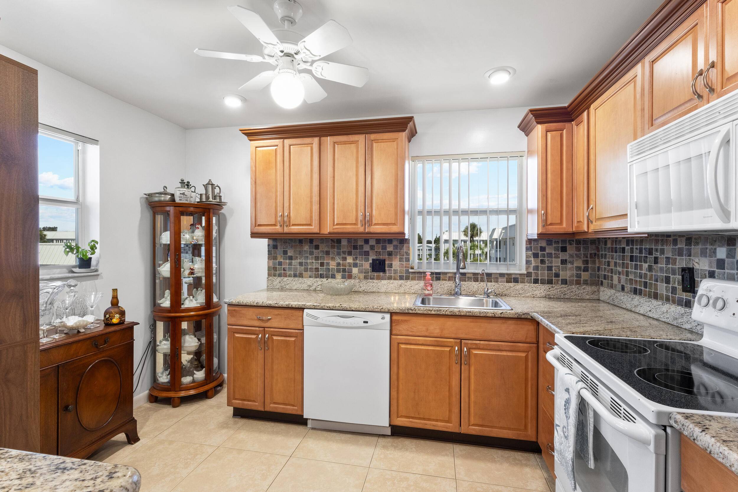Boynton Beach, FL 33435,7 Colonial Club DR 300