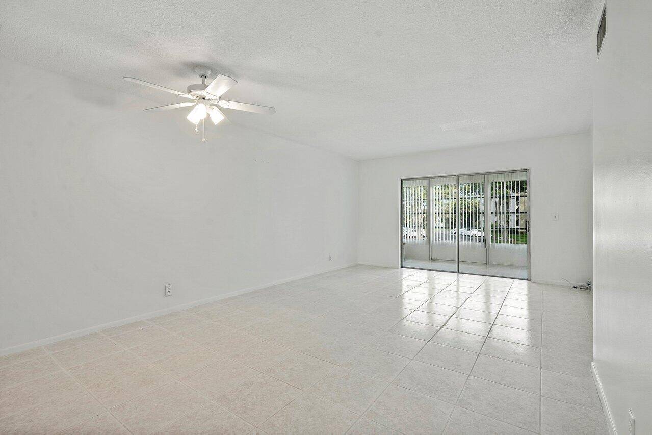 Delray Beach, FL 33446,21 Abbey LN 202