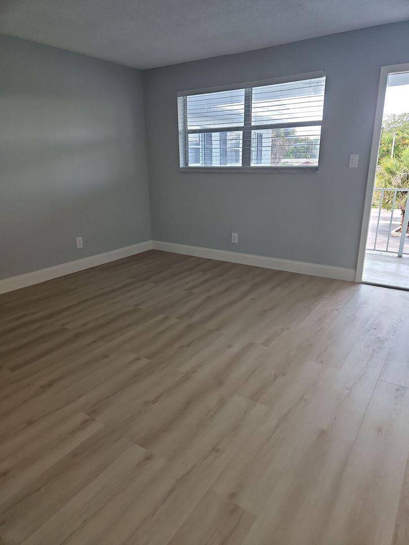 Boca Raton, FL 33487,665 Glouchester ST 16