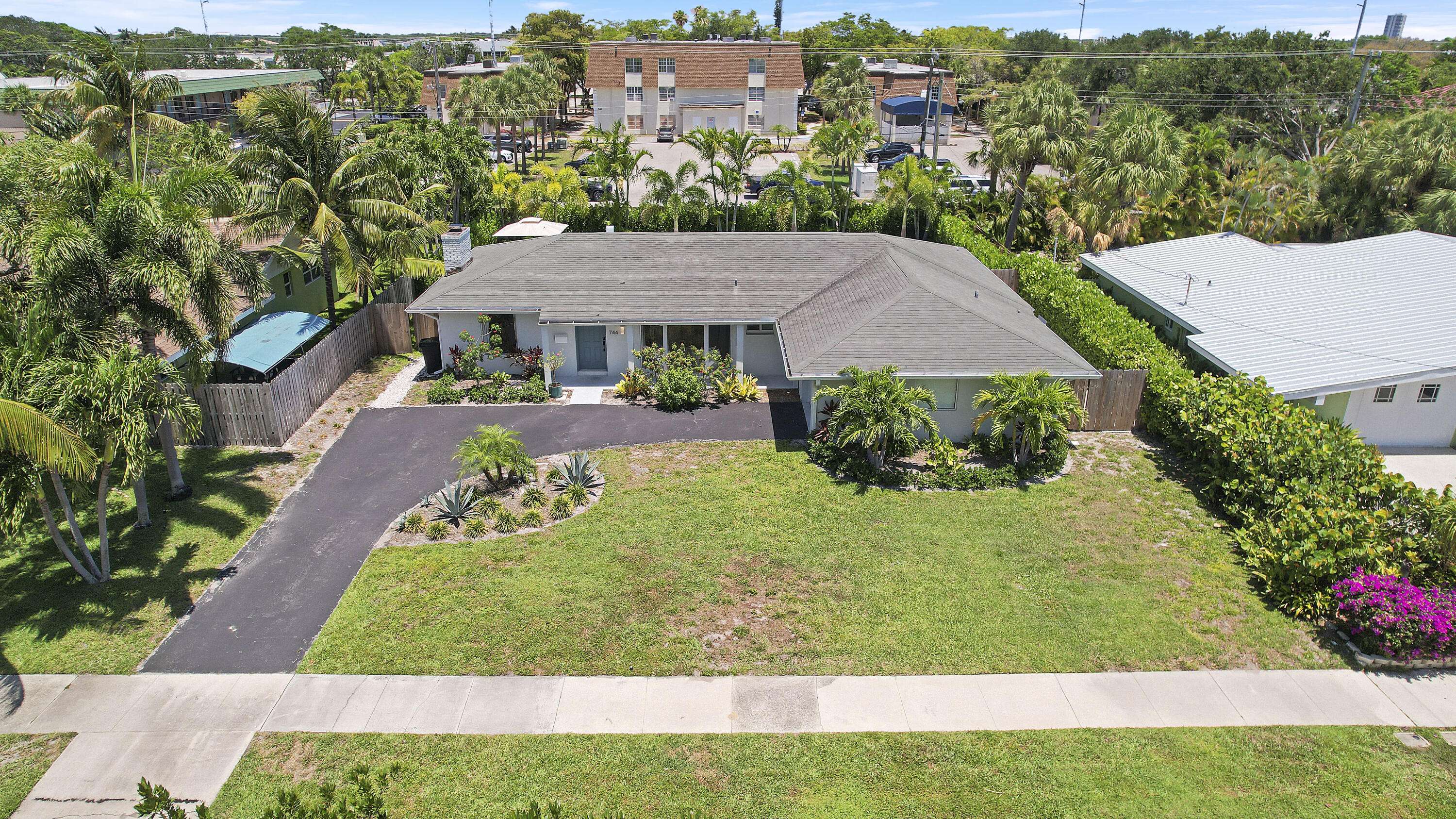 North Palm Beach, FL 33408,744 Eastwind DR