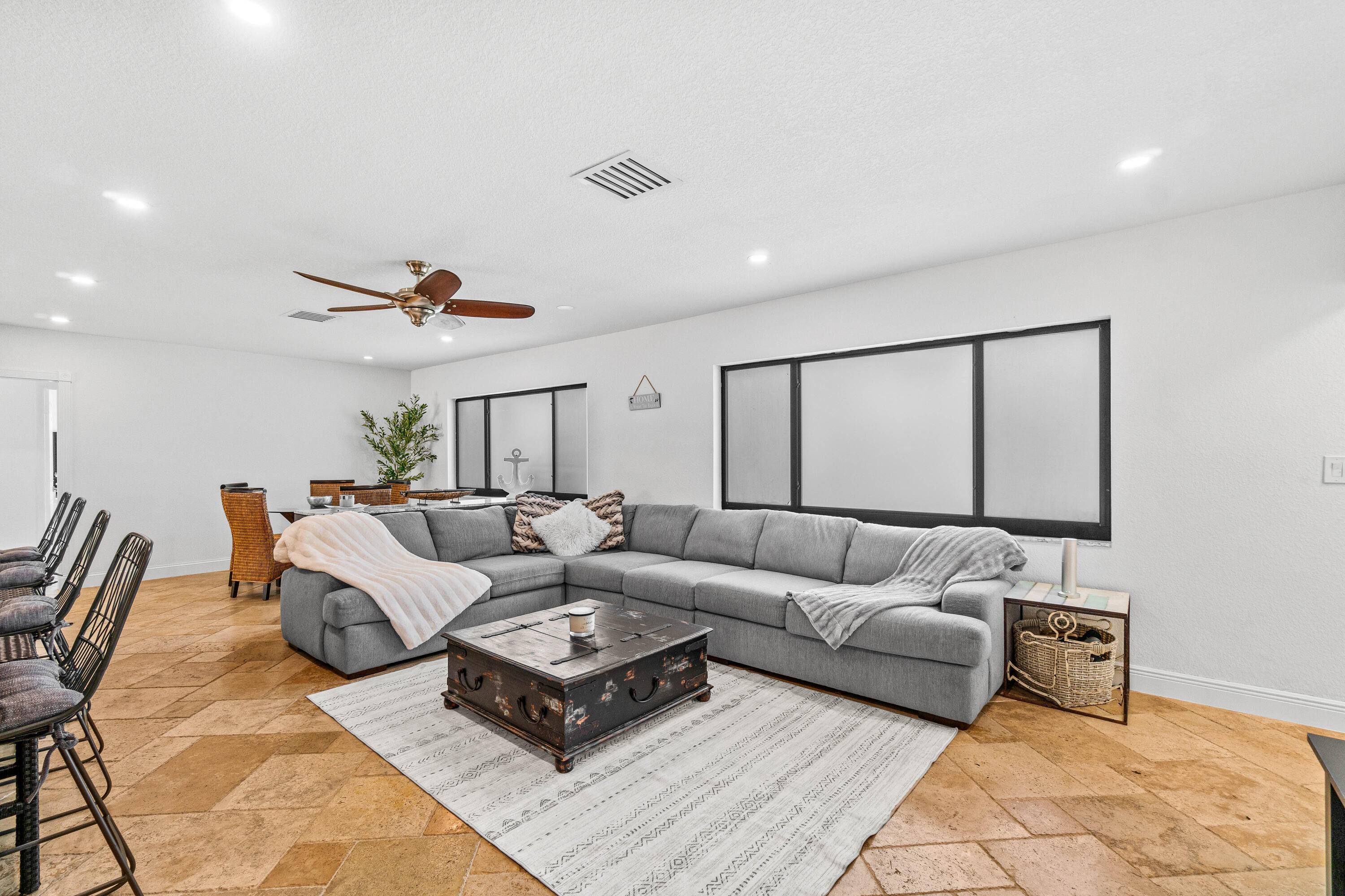 Boca Raton, FL 33486,977 W Royal Palm RD