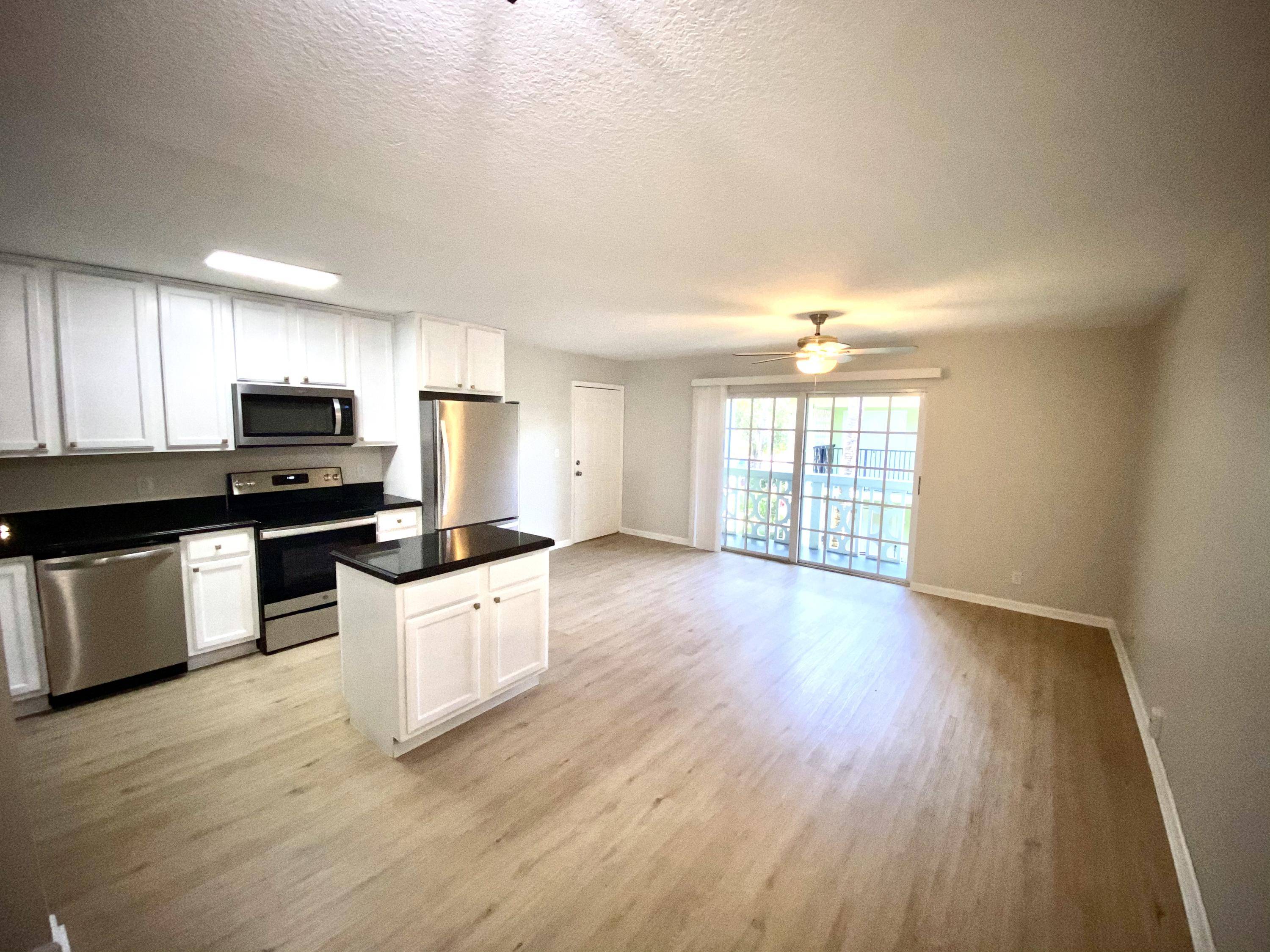 Lake Worth, FL 33460,102 N Lakeside DR 7