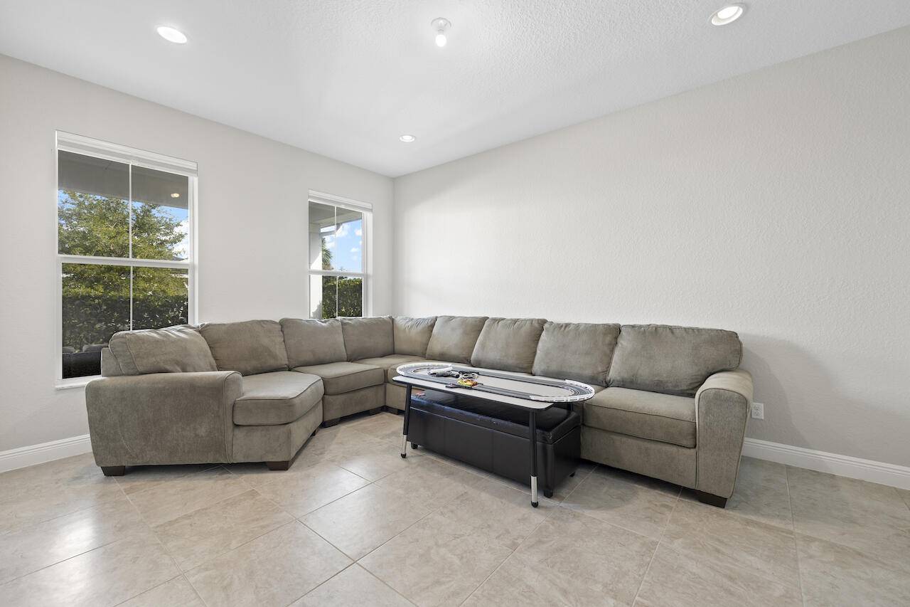 Loxahatchee, FL 33470,915 Sweetgrass ST