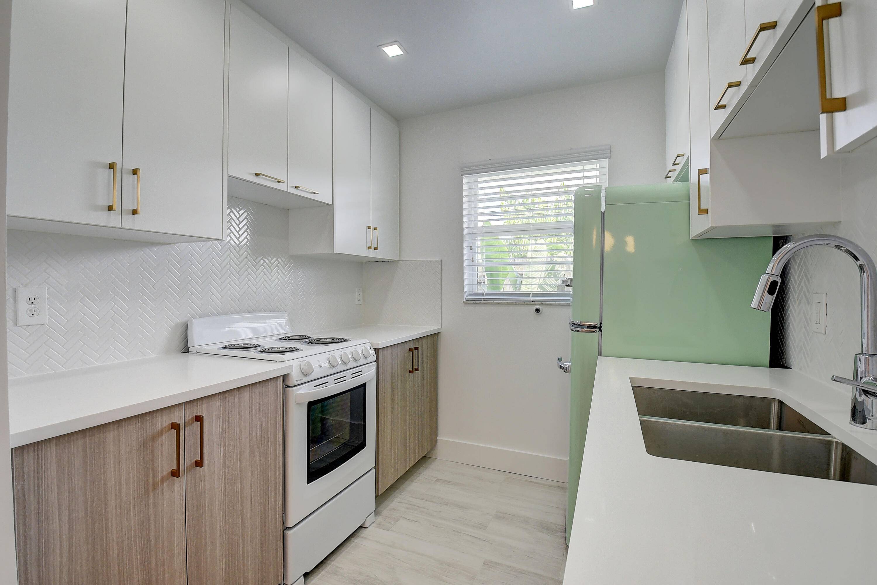 Lake Worth Beach, FL 33460,502 N H ST 3