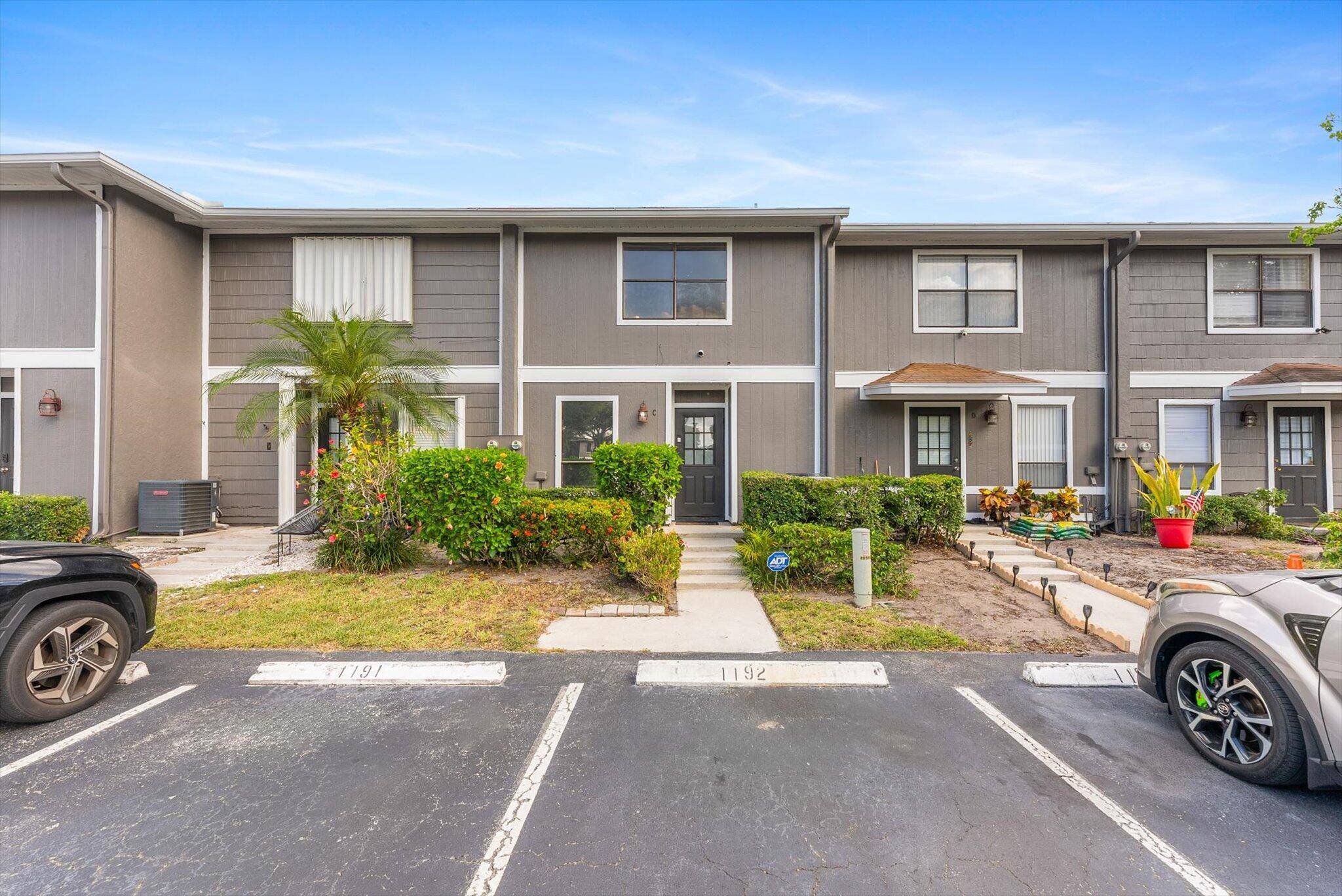West Palm Beach, FL 33415,850 Hill DR C