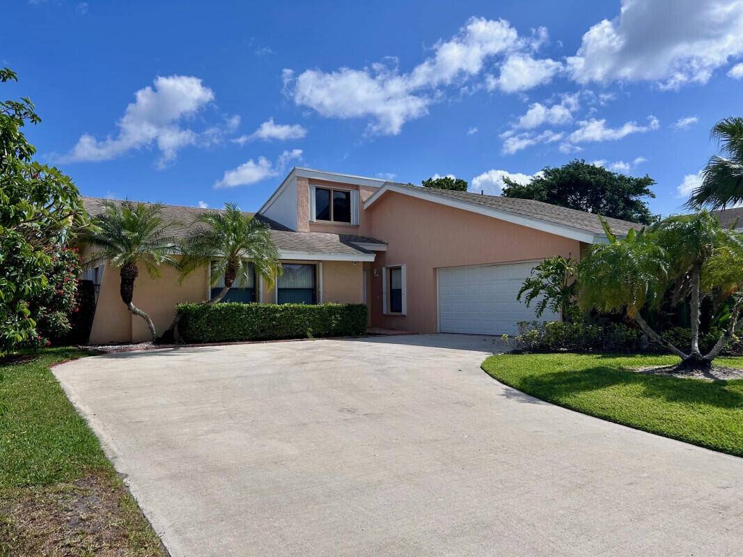 Boca Raton, FL 33487,4195 Birchwood DR