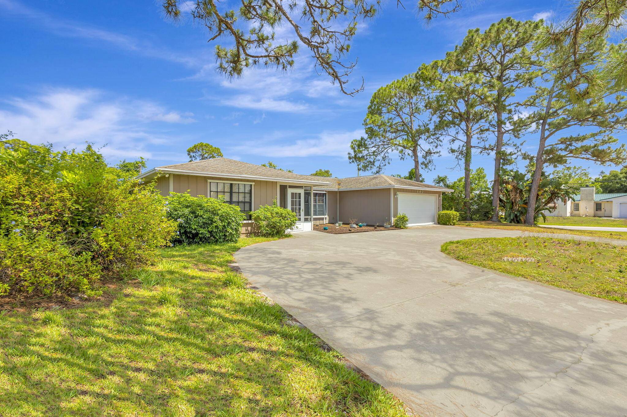 Port Saint Lucie, FL 34983,102 SE Crosspoint DR