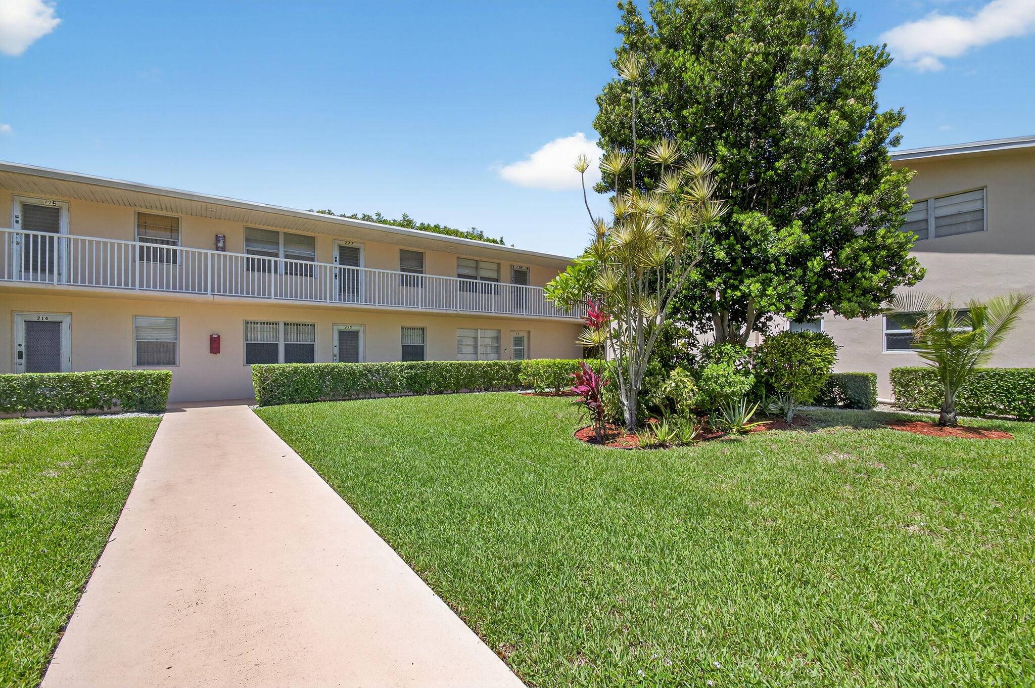 West Palm Beach, FL 33417,216 Dorchester J